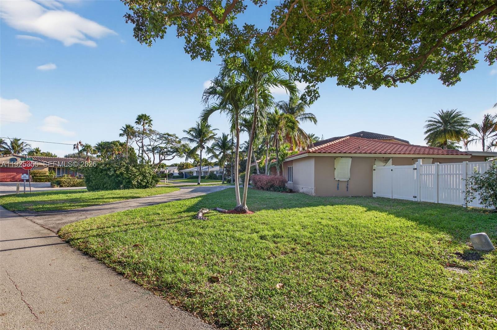 4060 NE 26th Ave Lighthouse Point, FL 33064