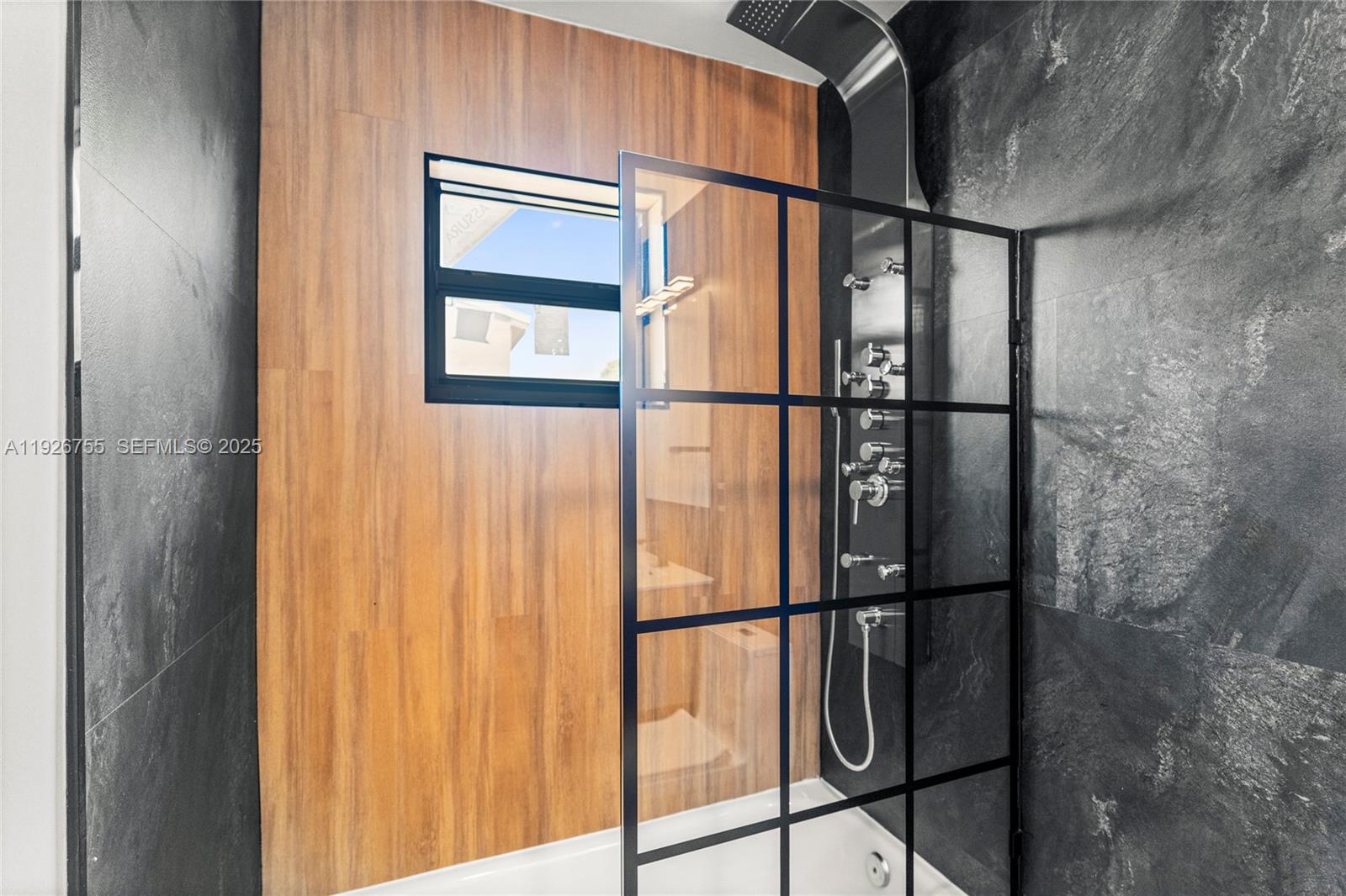 1121 NW 57th St Miami, FL 33127