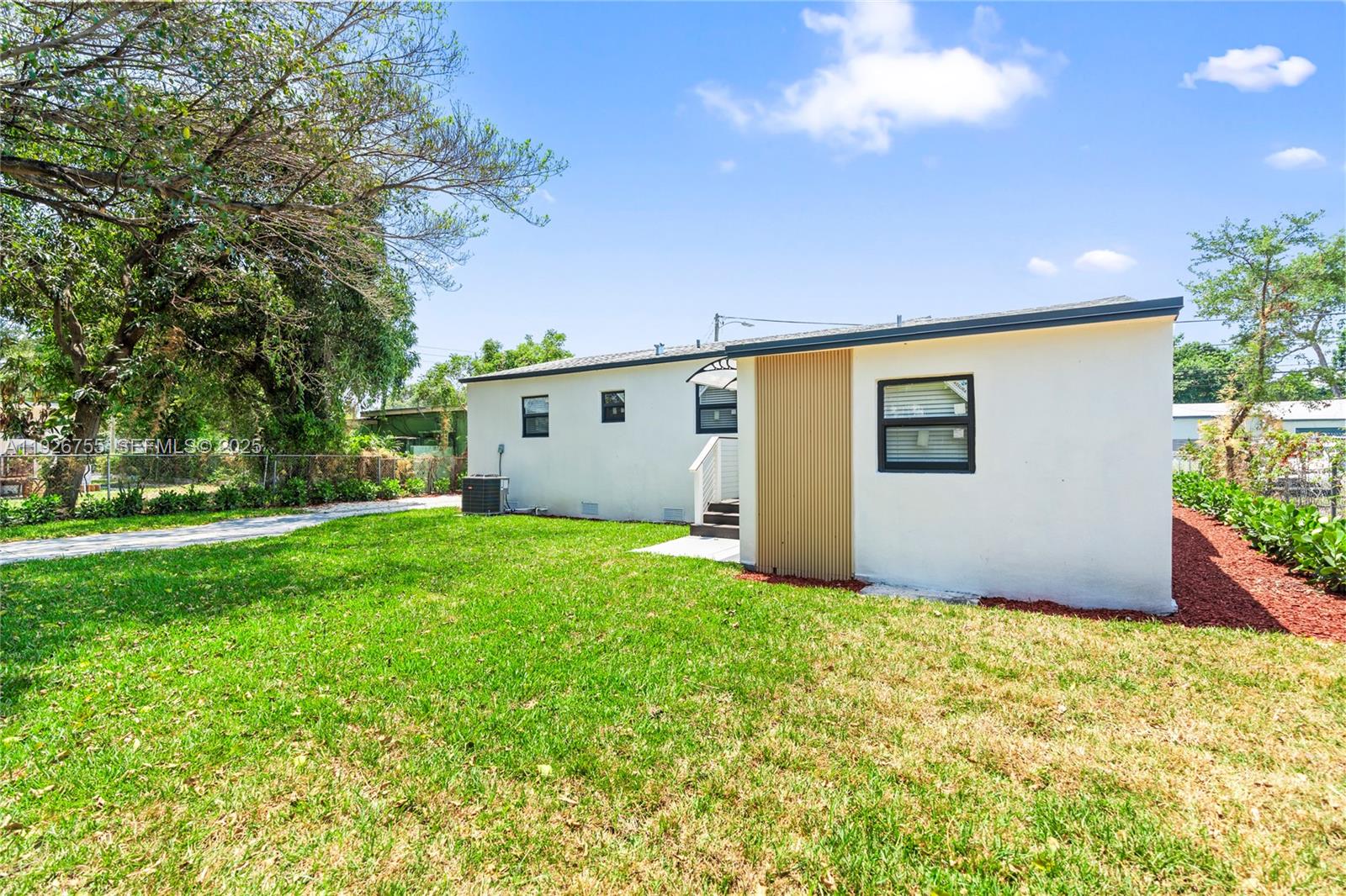 1121 NW 57th St Miami, FL 33127