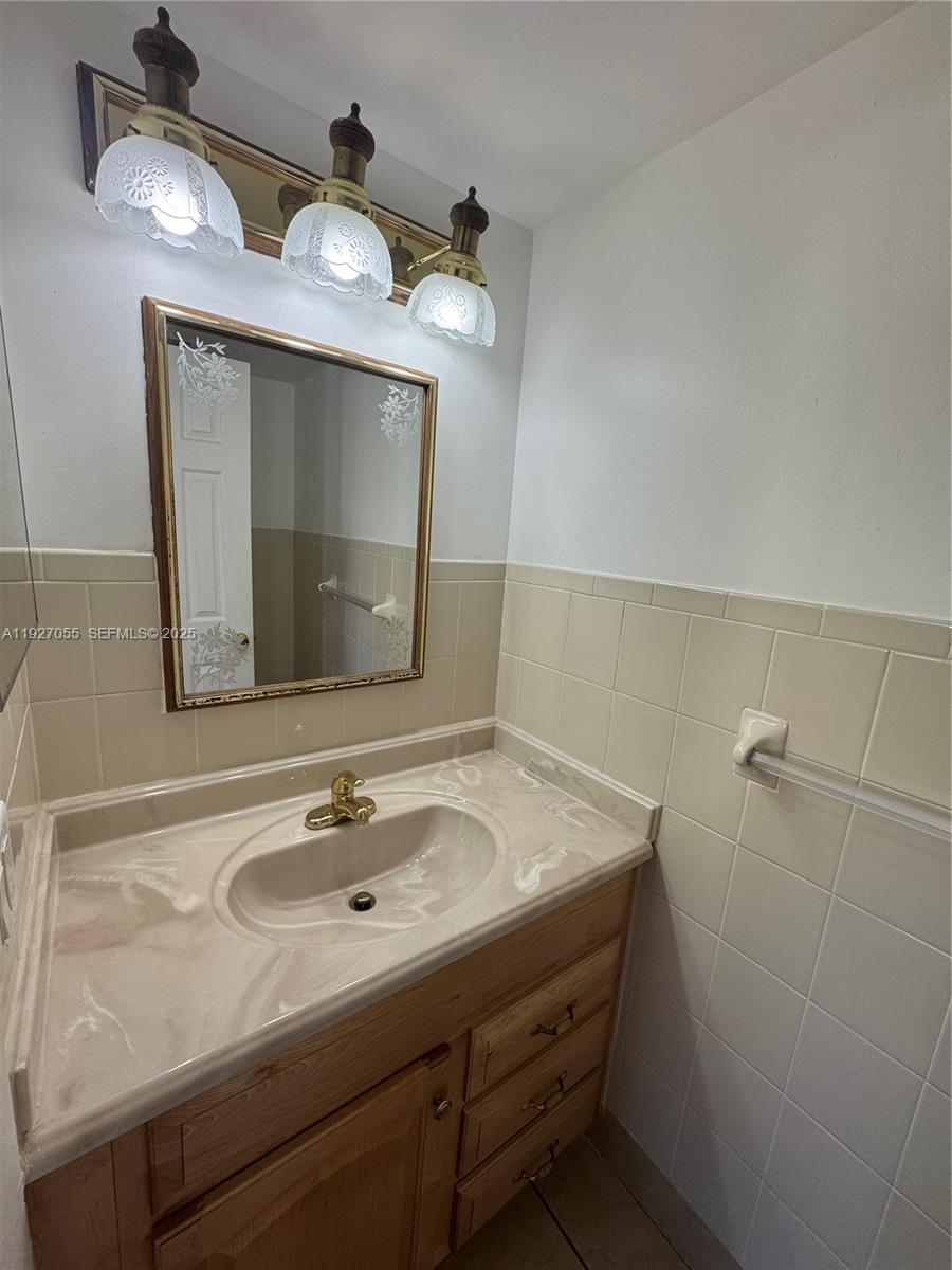 6607 Winfield Blvd #A-48 Margate, FL 33063