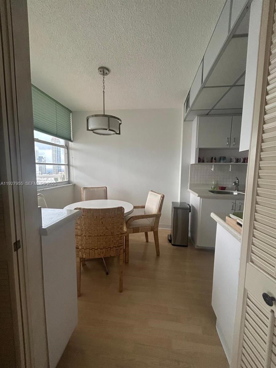 image Winston Towers 2001