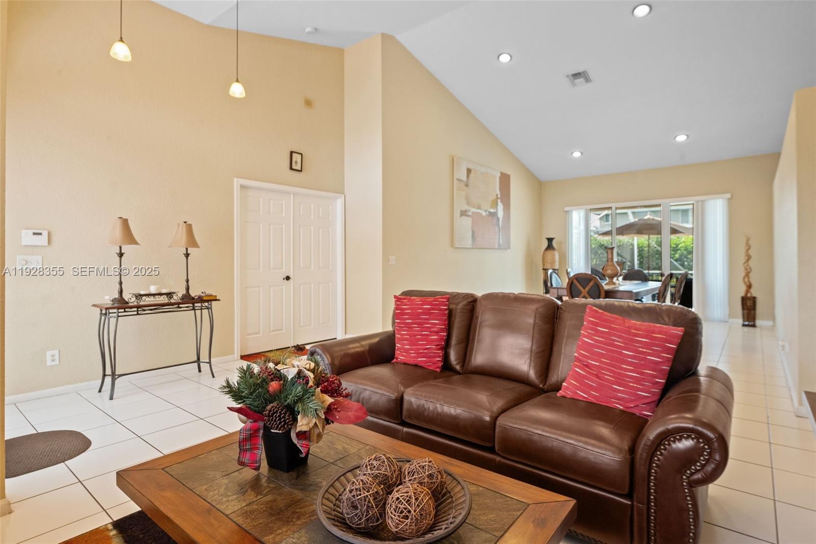 600 E Cypress Pointe Dr E Pembroke Pines, FL 33027