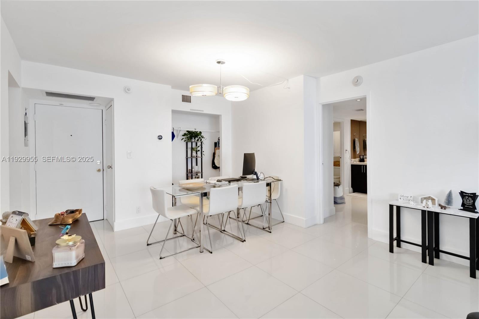 image Arlen House East9