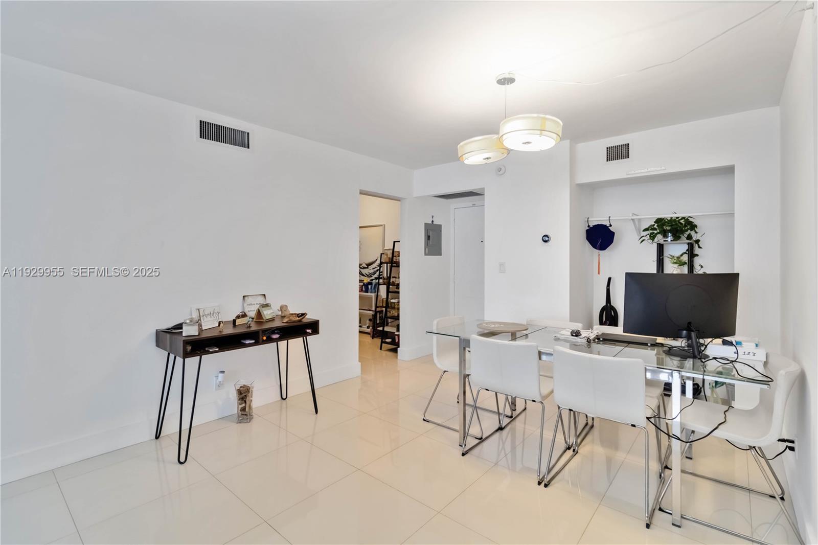 image Arlen House East10