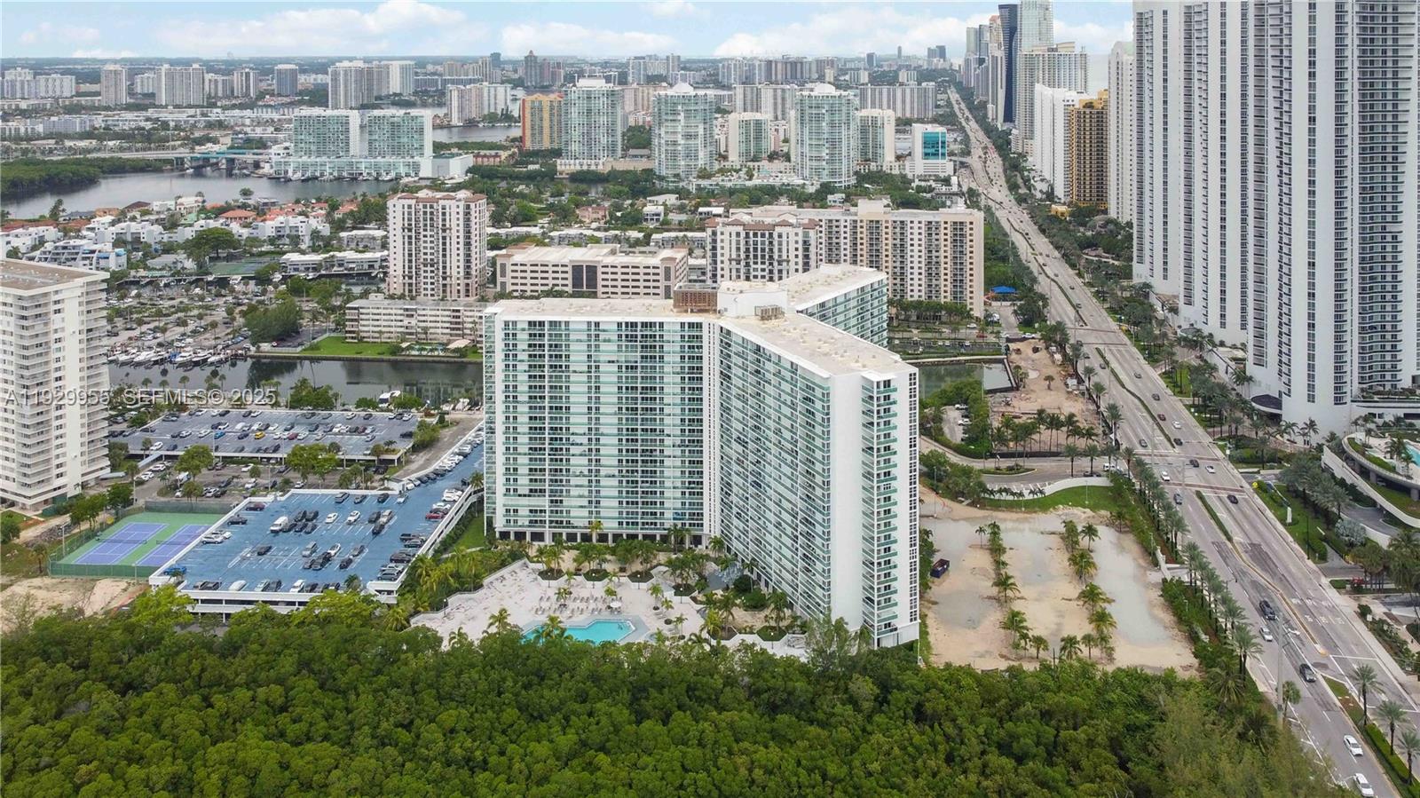 image Arlen House East34