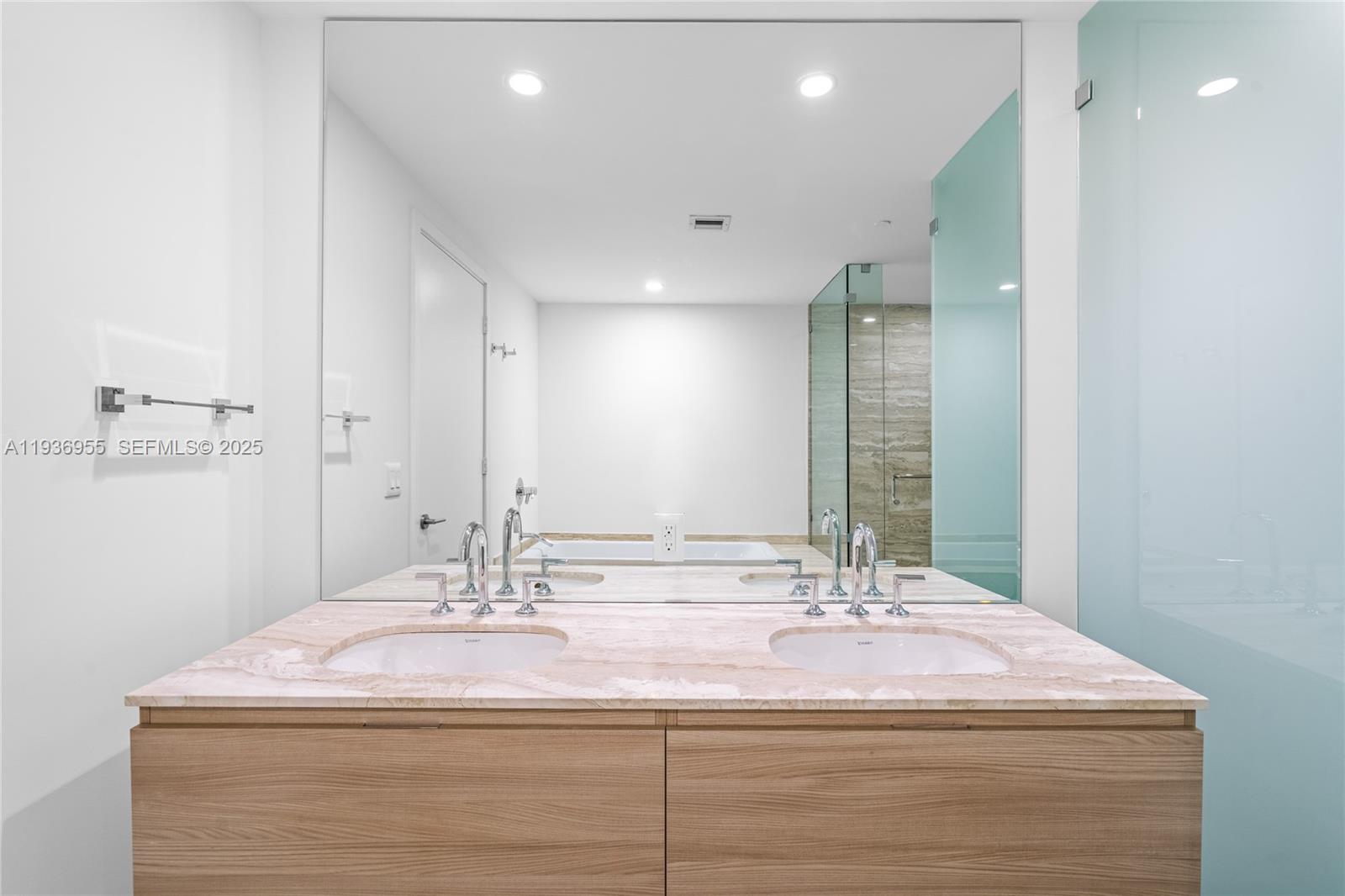 image Biscayne Beach Condo21