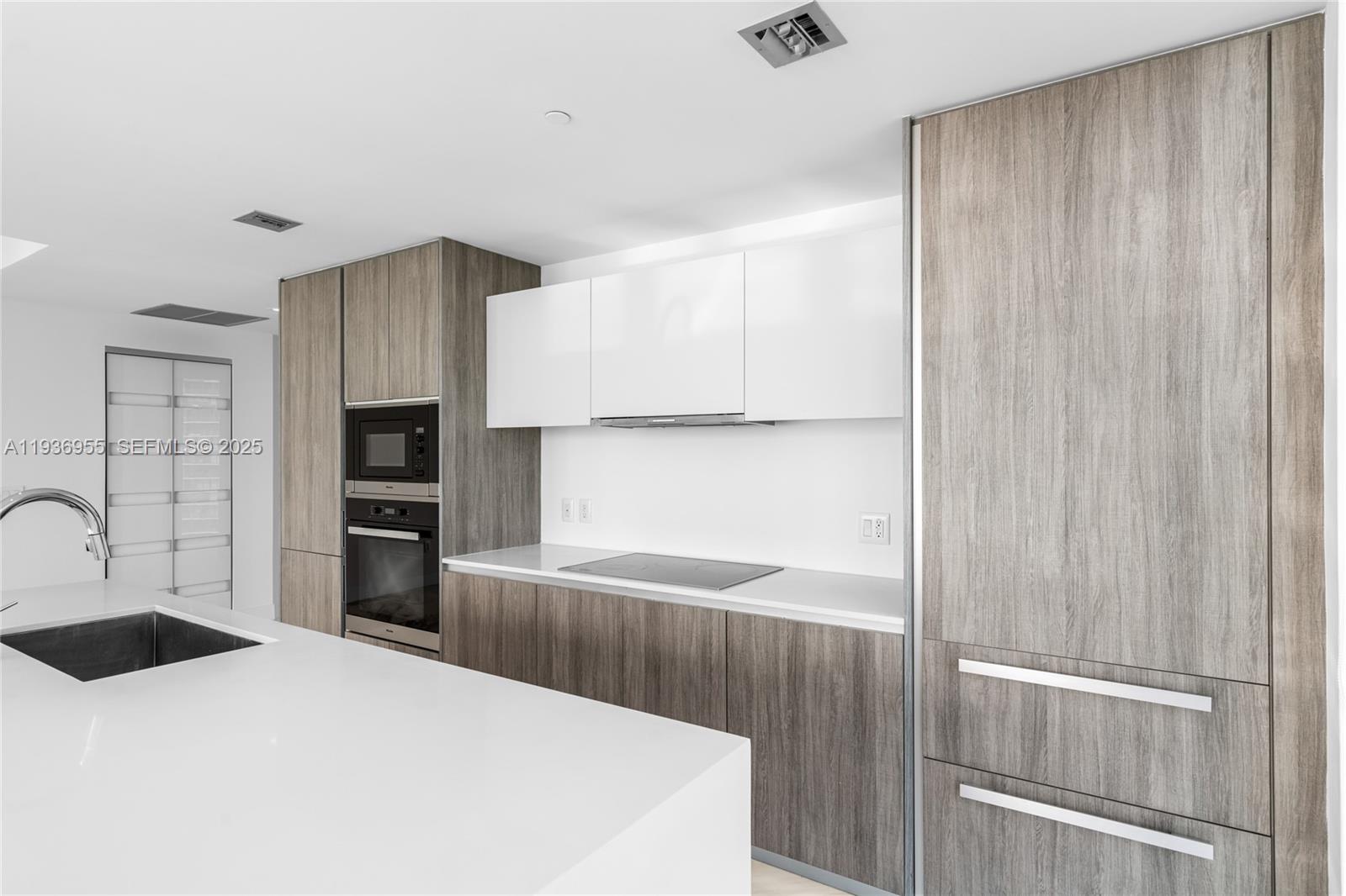 image Biscayne Beach Condo4