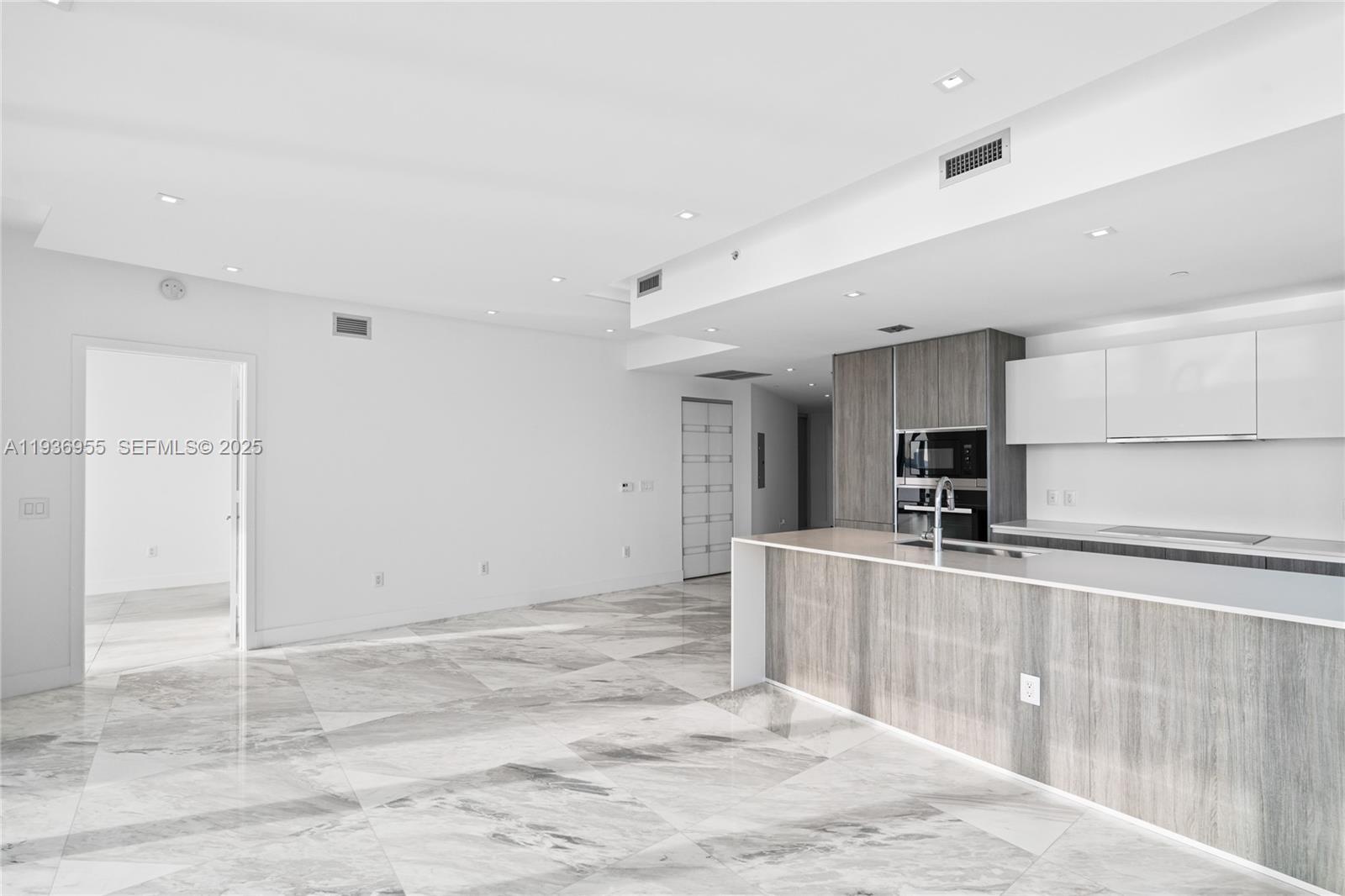 image Biscayne Beach Condo7