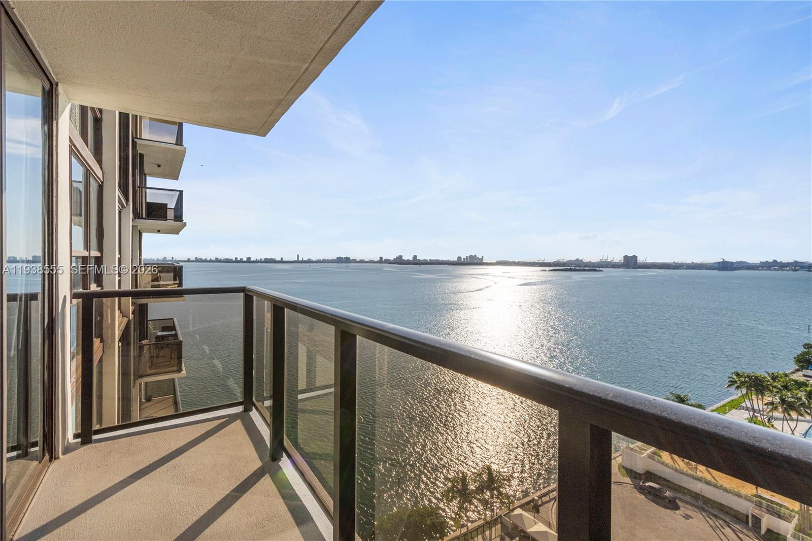 600 NE 36th St #1520