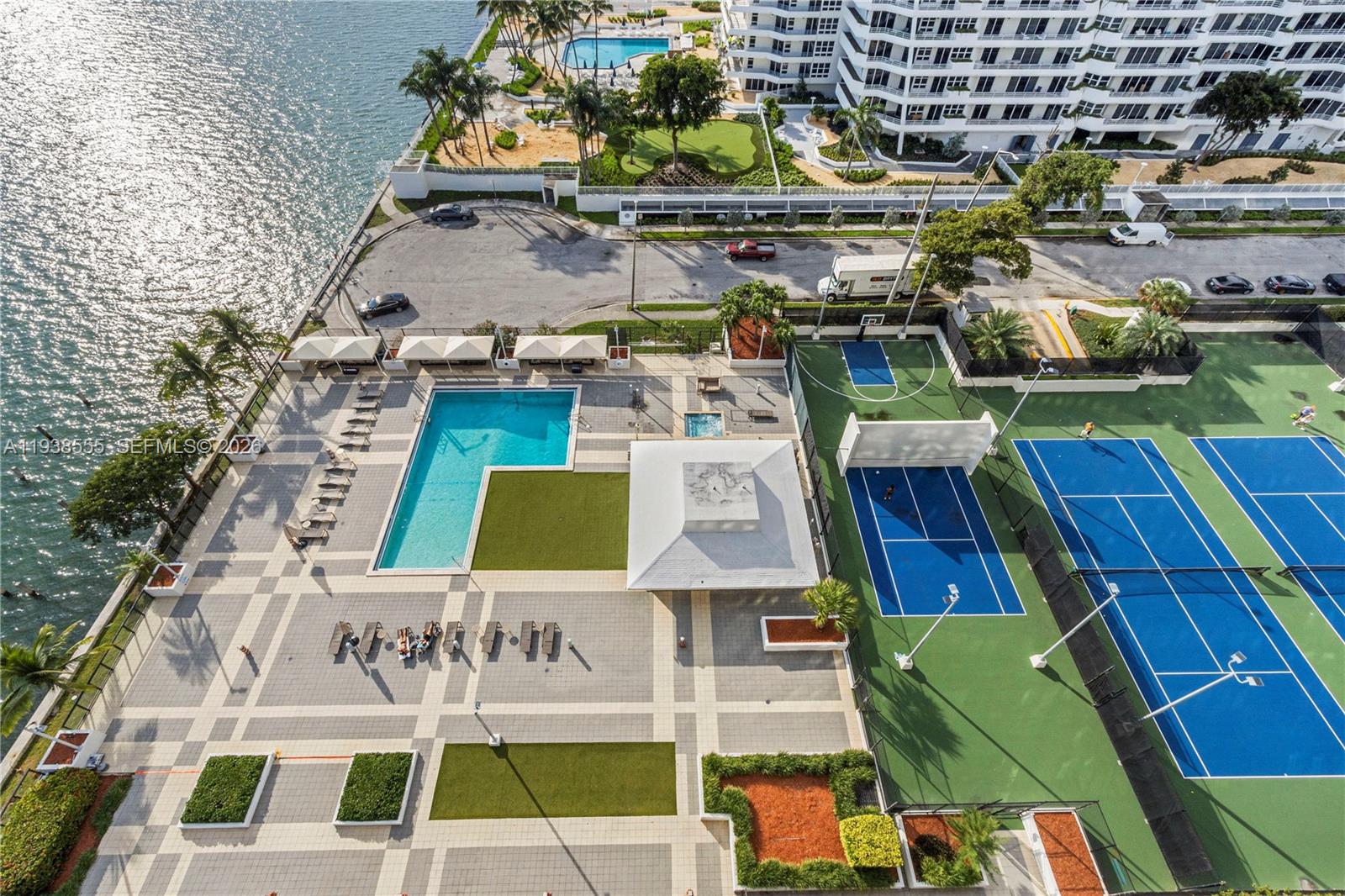 image Charter Club13