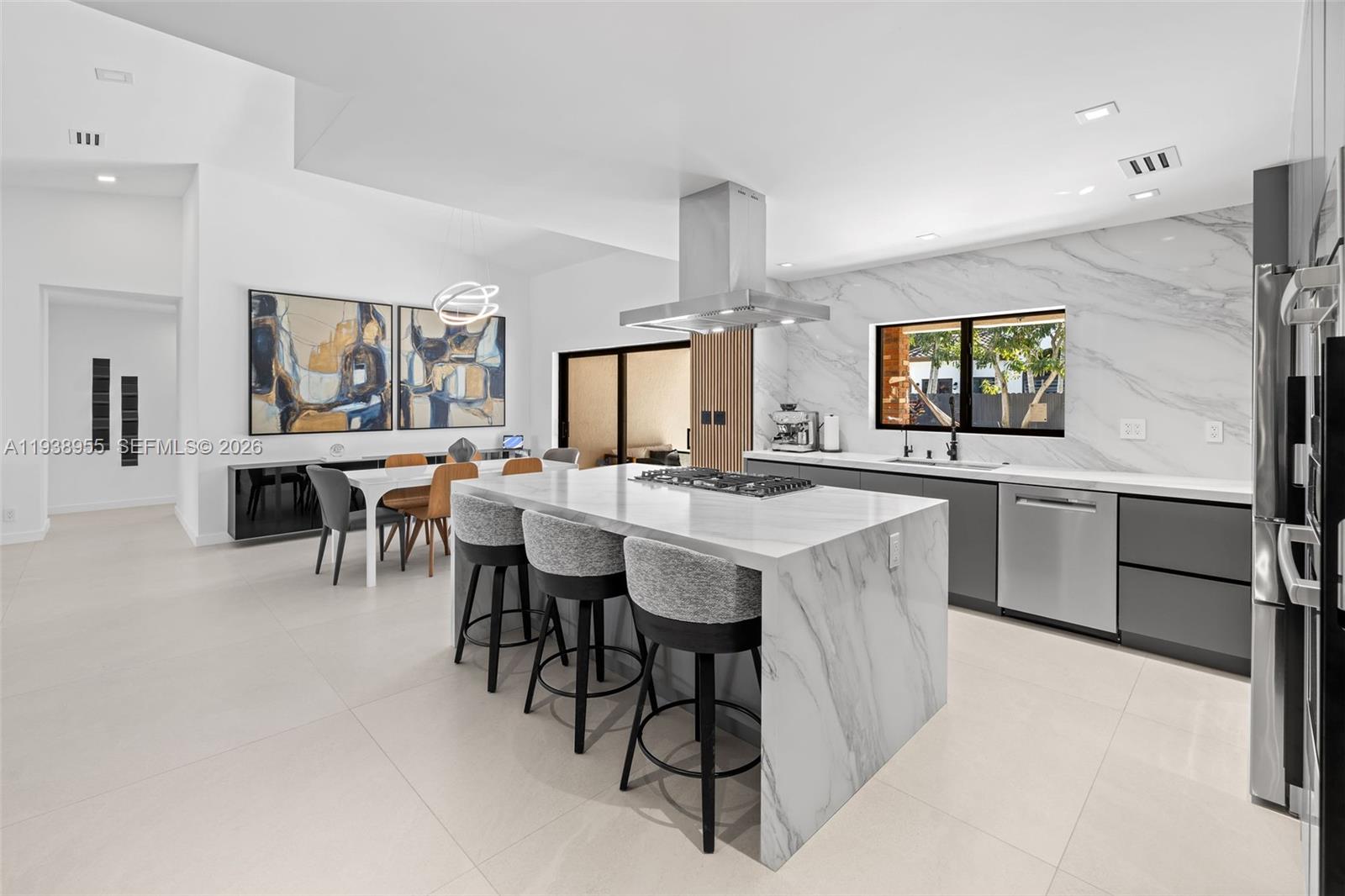 7910 NW 169th Ter Miami Lakes, FL 33016