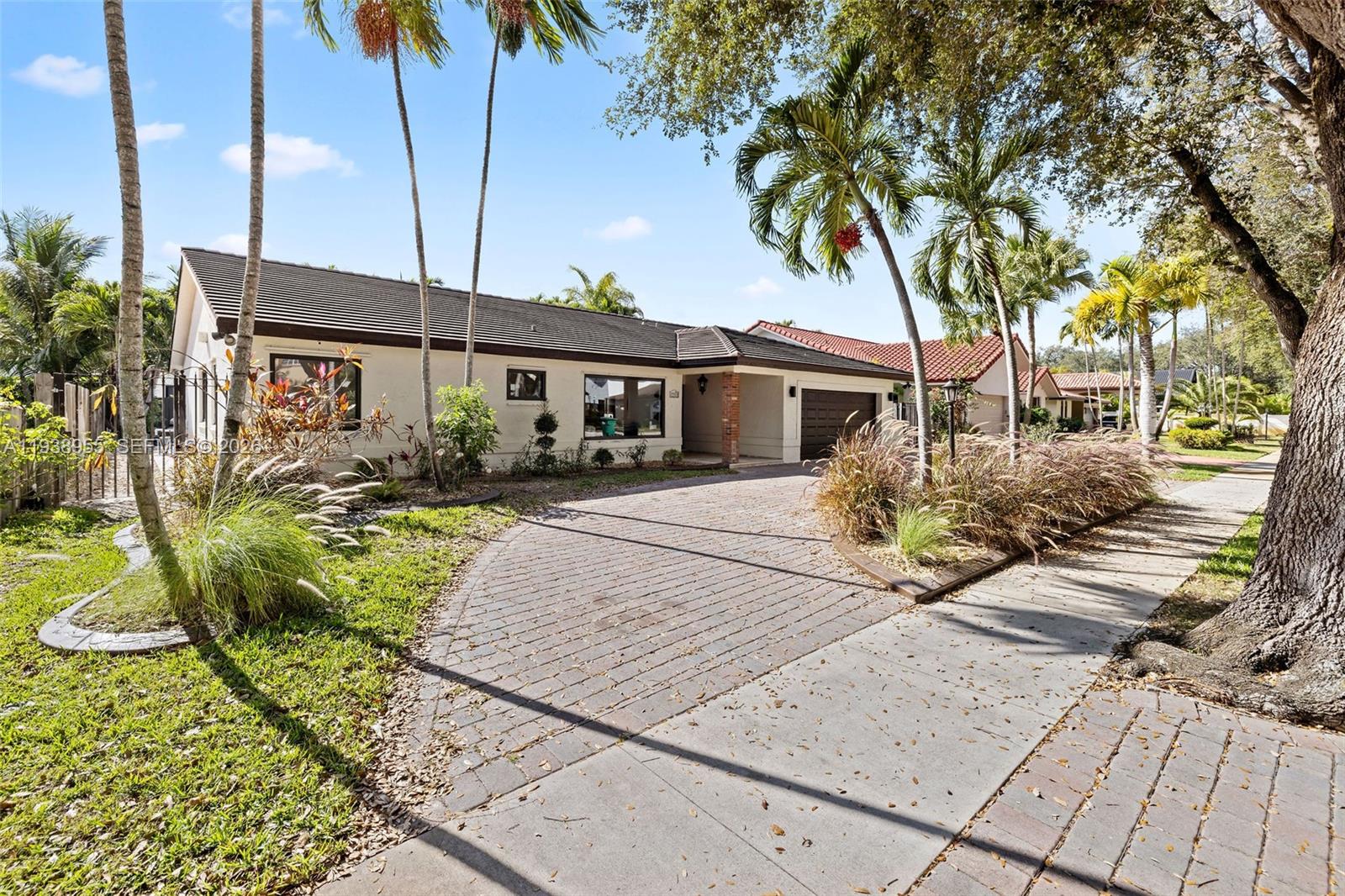 7910 NW 169th Ter Miami Lakes, FL 33016