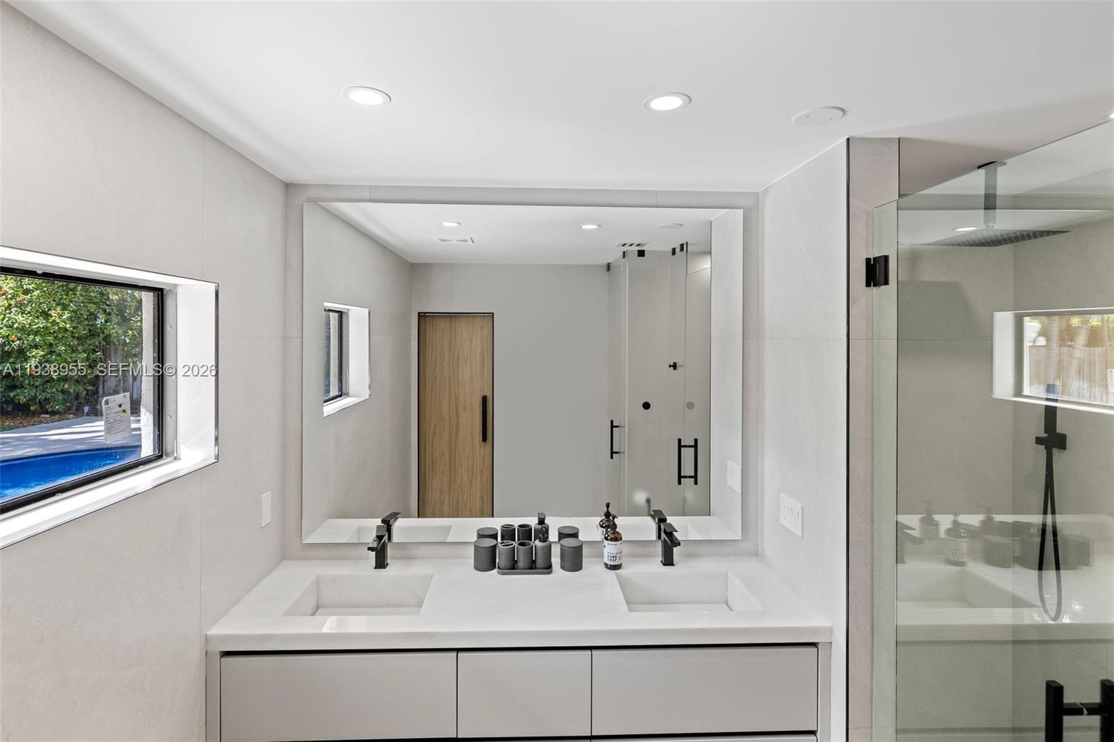 7910 NW 169th Ter Miami Lakes, FL 33016