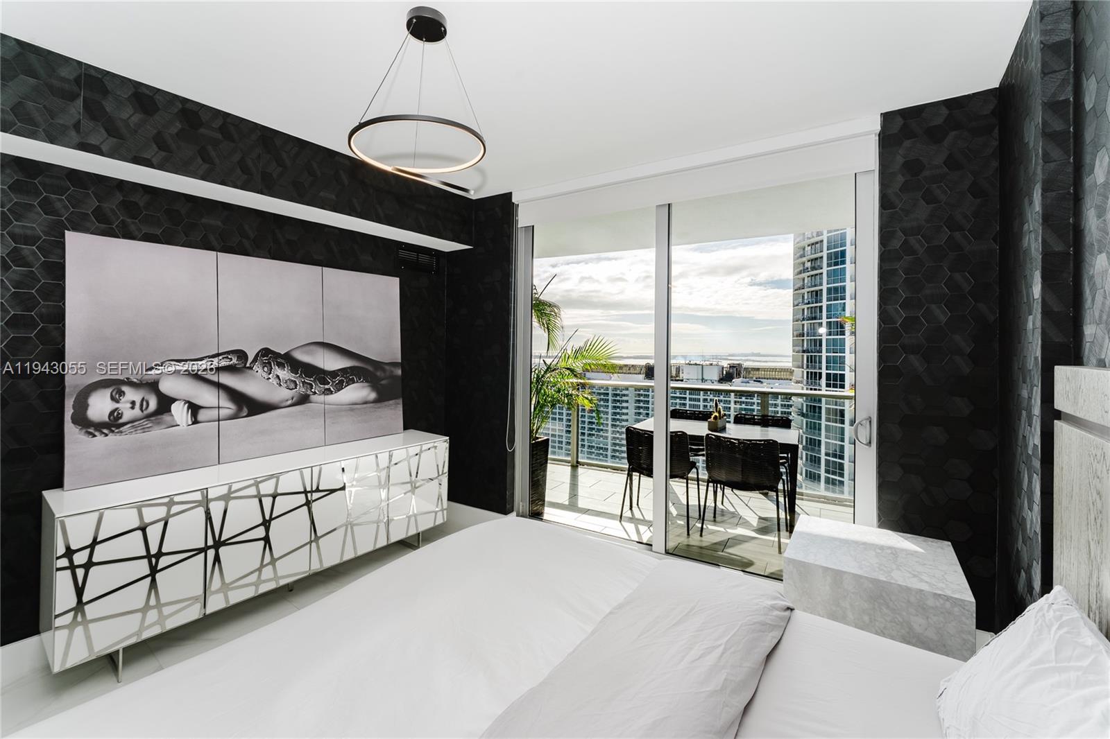 image Aria On The Bay Condo15