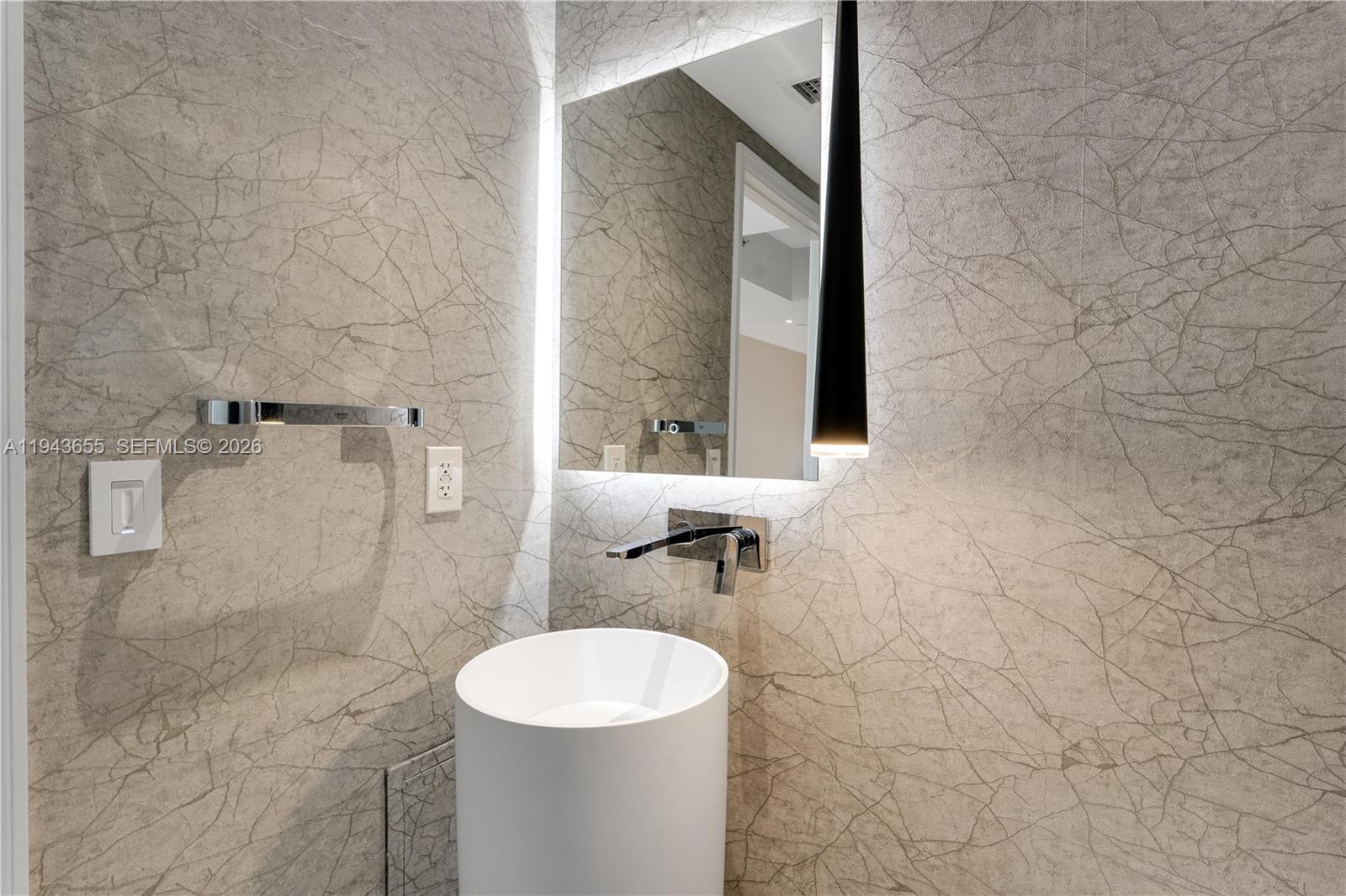 image The Peninsula Ii Condo11