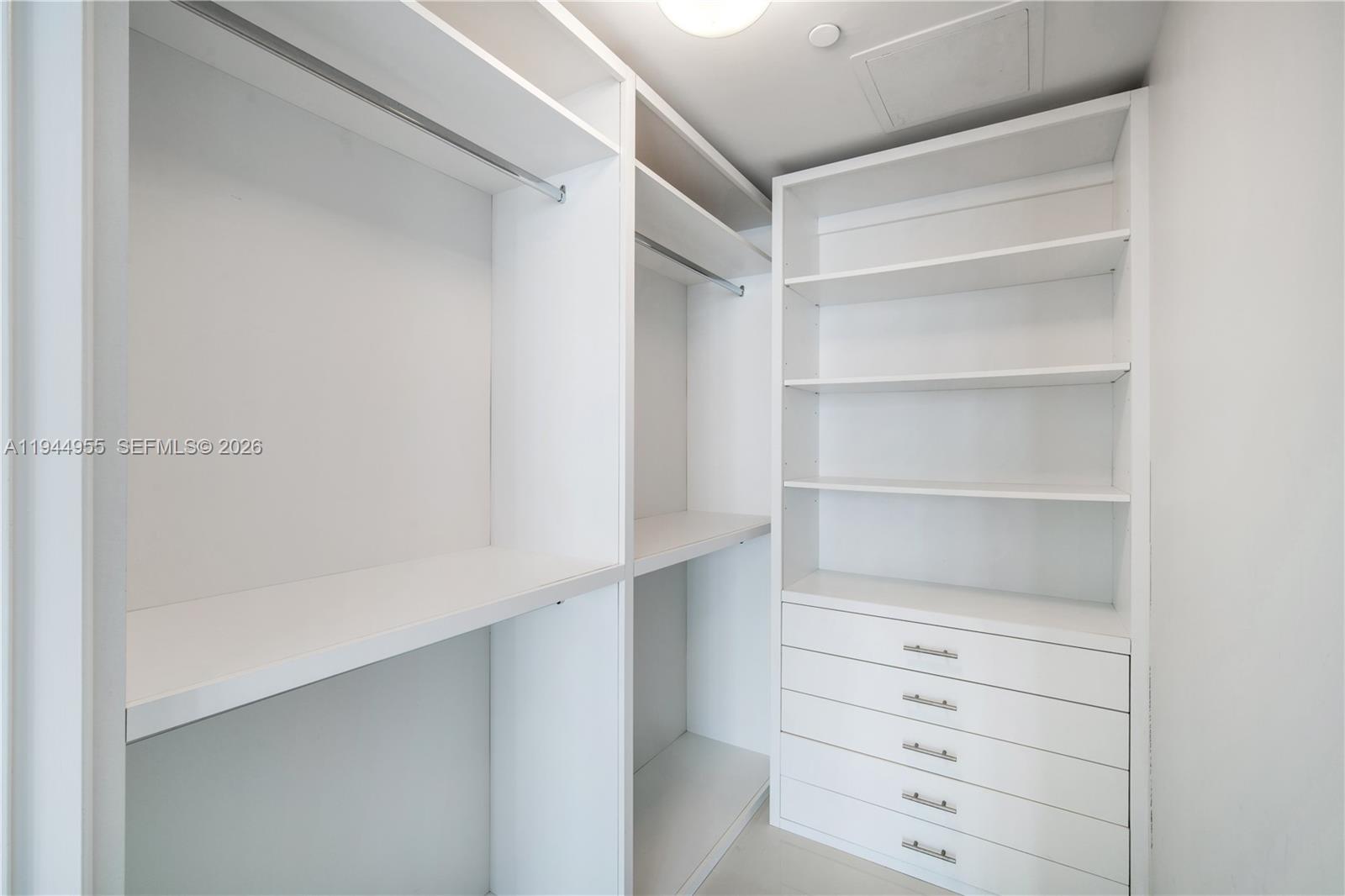 image Icon Brickell II18