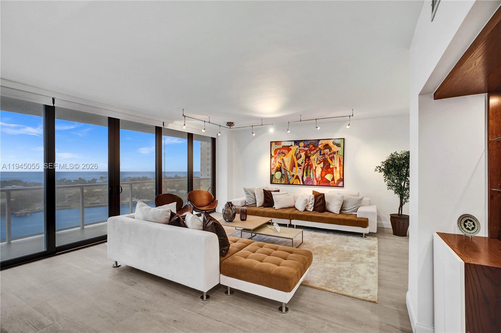 20281 E Country Clb Dr #1002