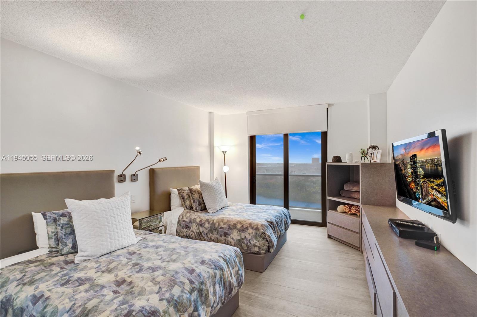 image Hamptons West9