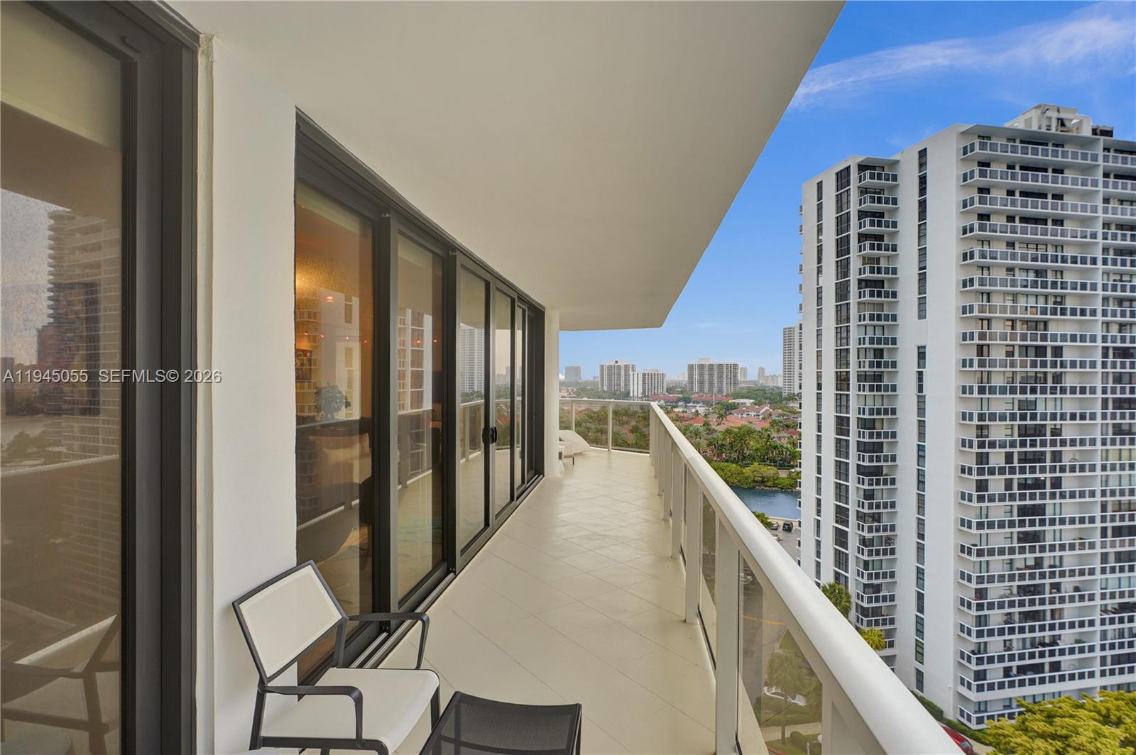 image Hamptons West12