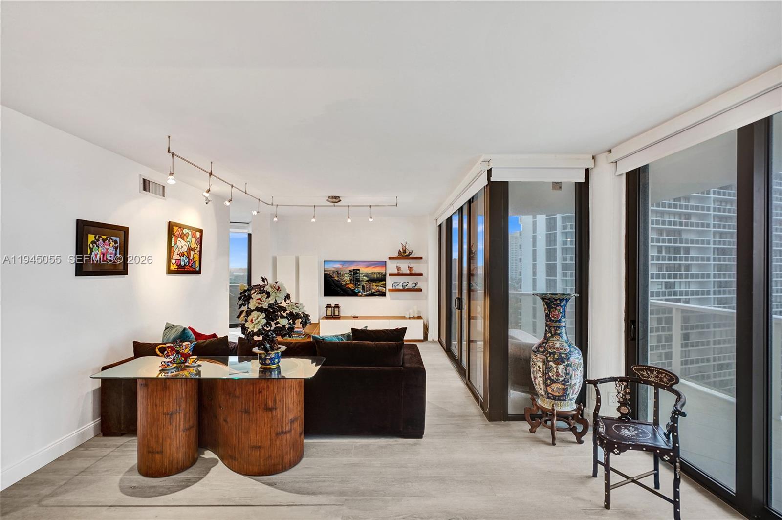 image Hamptons West21