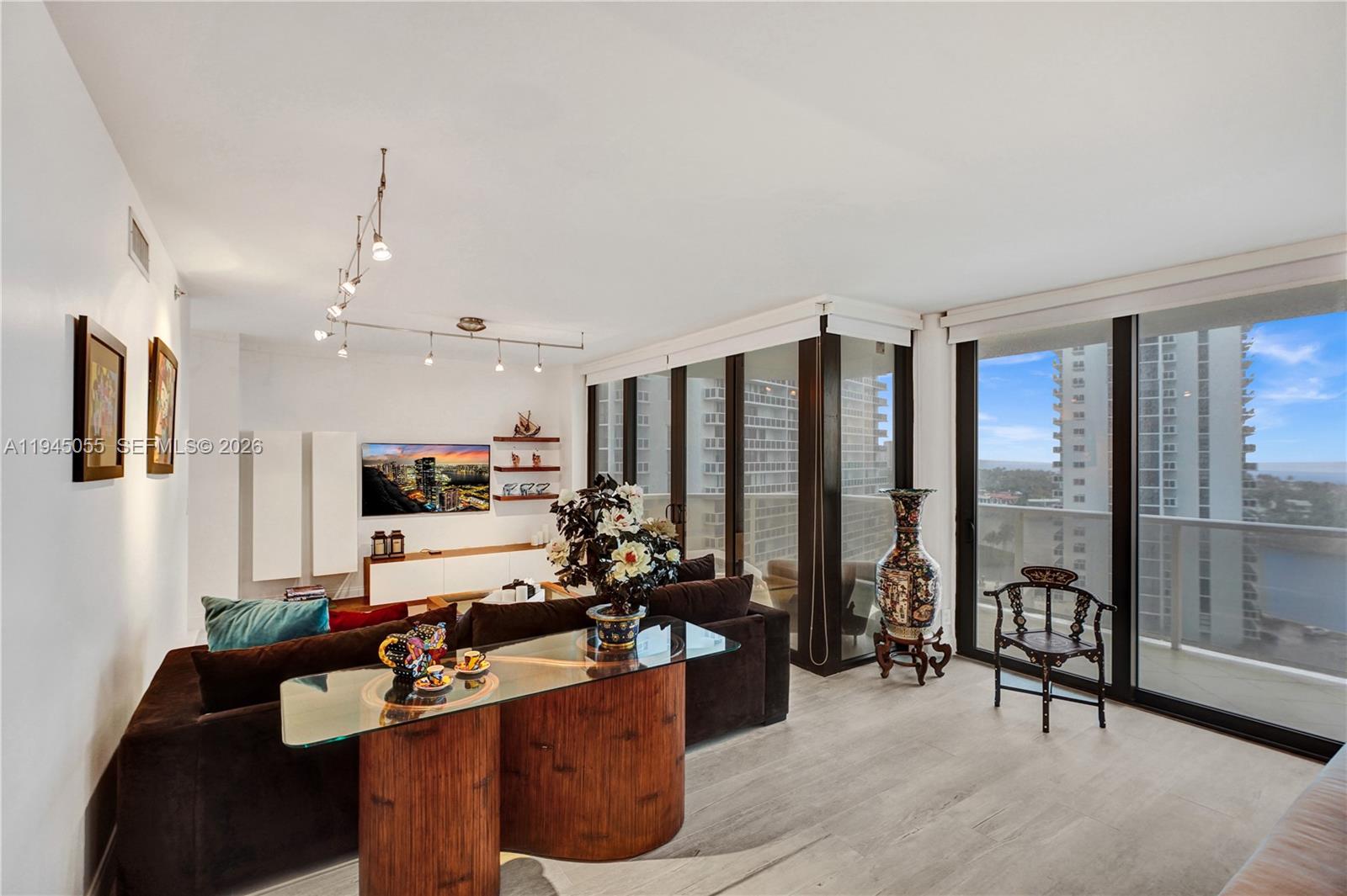 image Hamptons West23