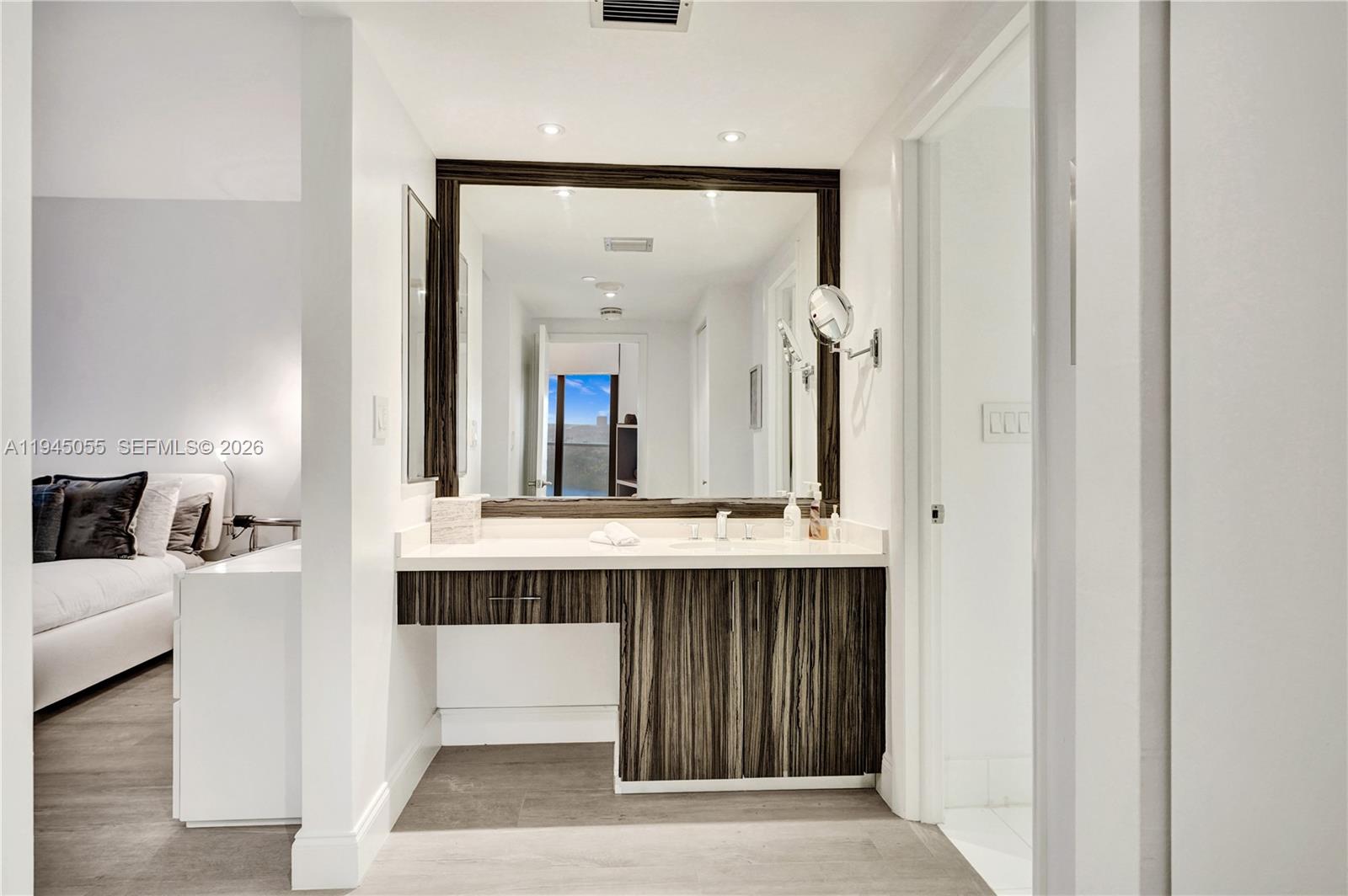 image Hamptons West32