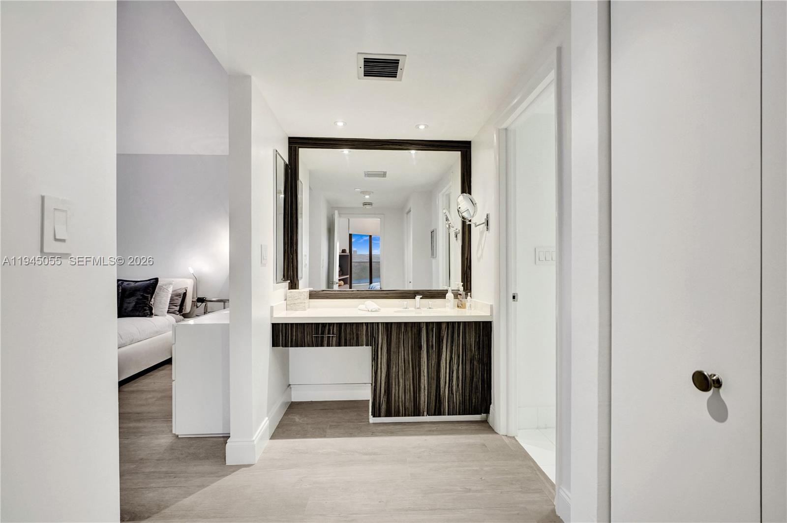 image Hamptons West33