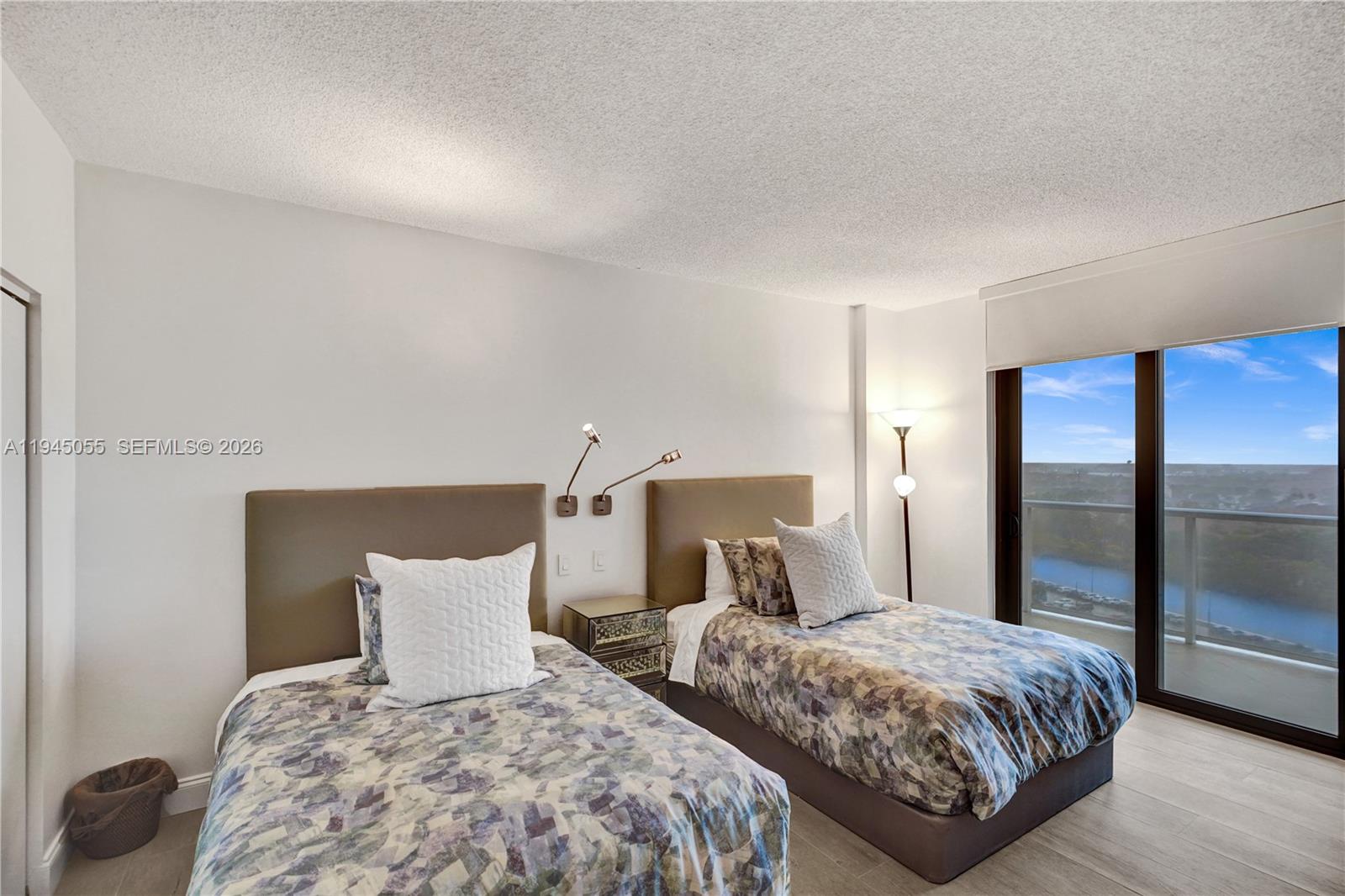 image Hamptons West40