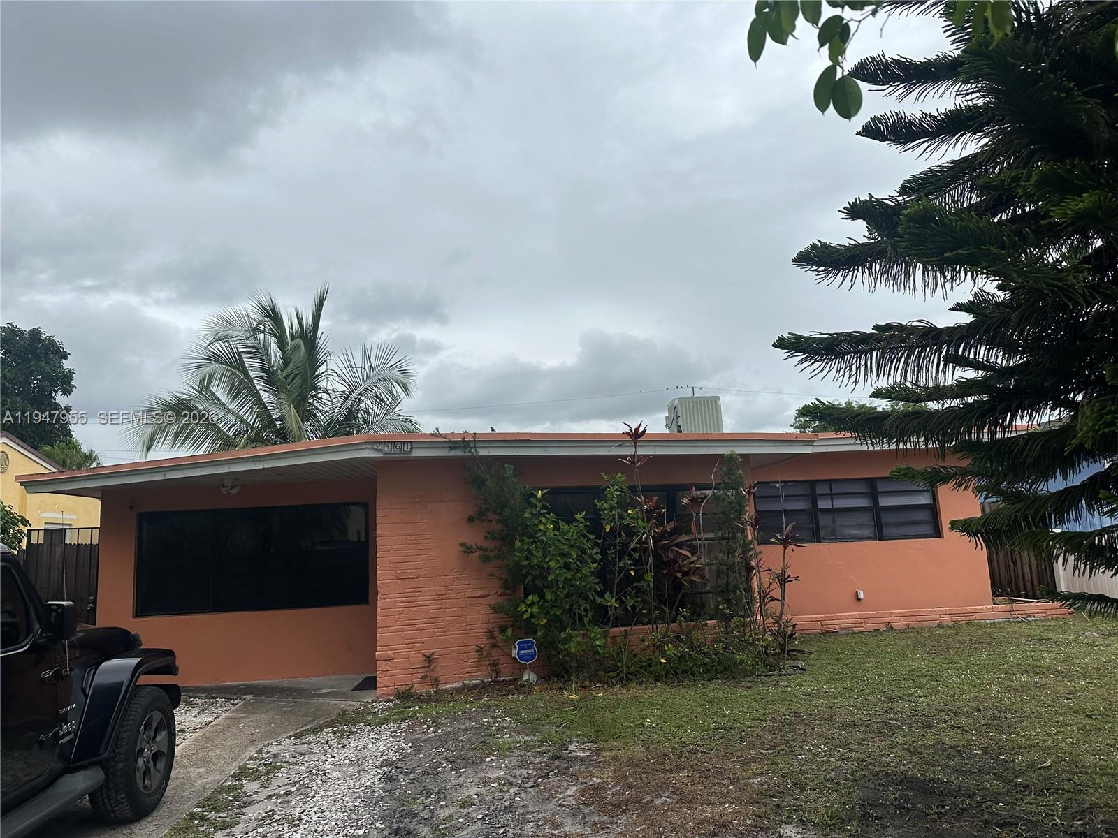 2461 Rodman St Hollywood, FL 33020