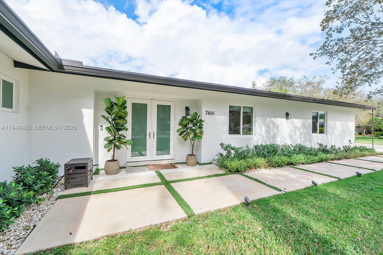 7601 SW 165th Ter Palmetto Bay, FL 33157