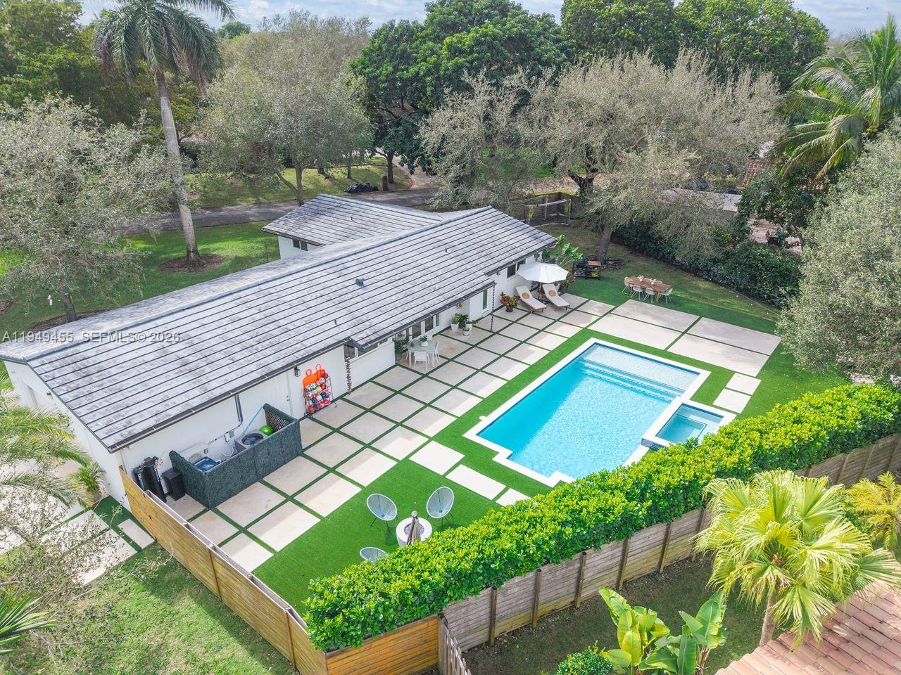 7601 SW 165th Ter Palmetto Bay, FL 33157