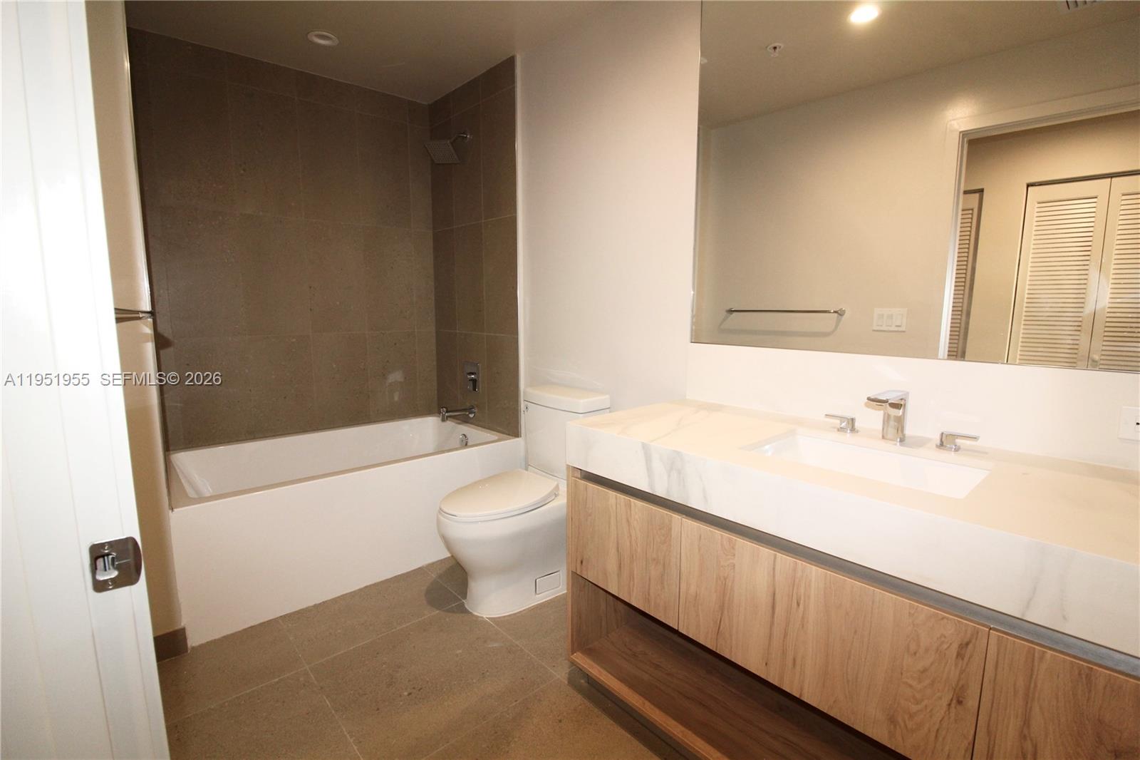 698 NE 1st Ave #2114 Miami, FL 33132