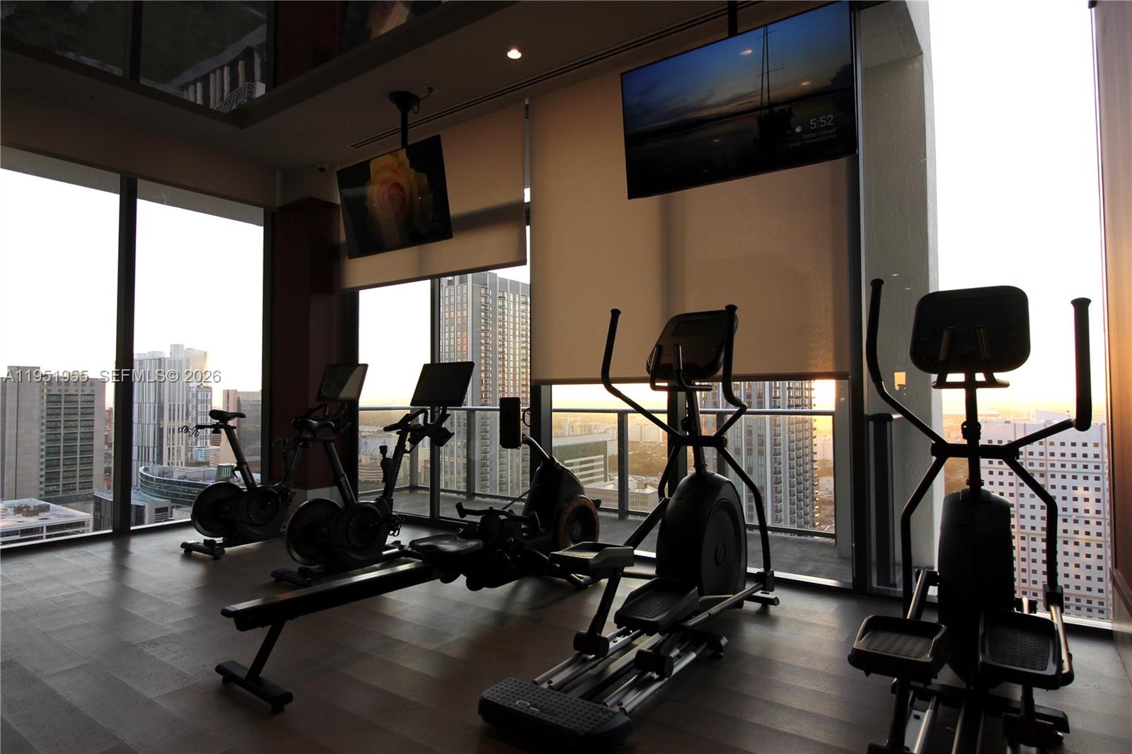 698 NE 1st Ave #2114 Miami, FL 33132