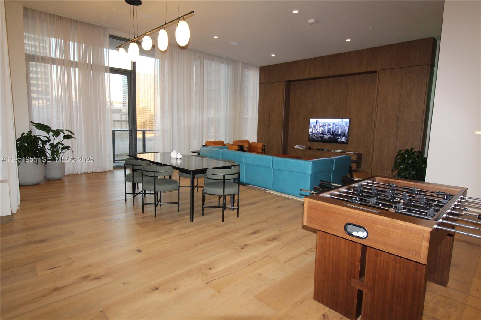 698 NE 1st Ave #2114 Miami, FL 33132