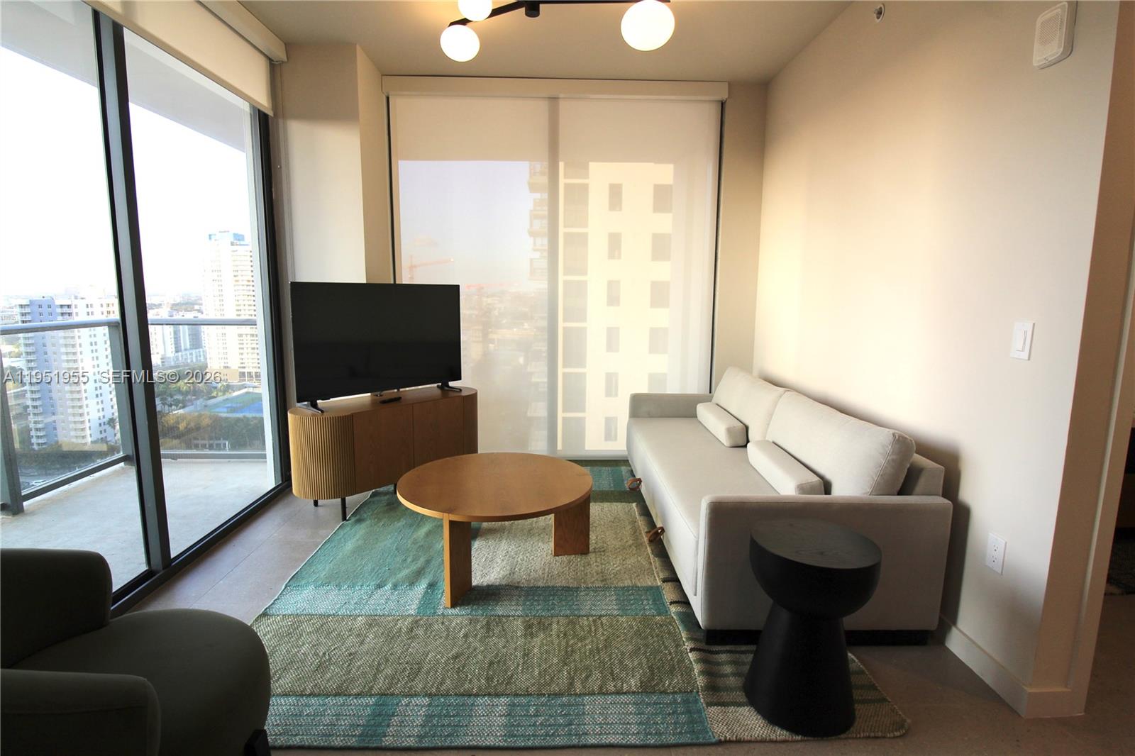 698 NE 1st Ave #2114 Miami, FL 33132