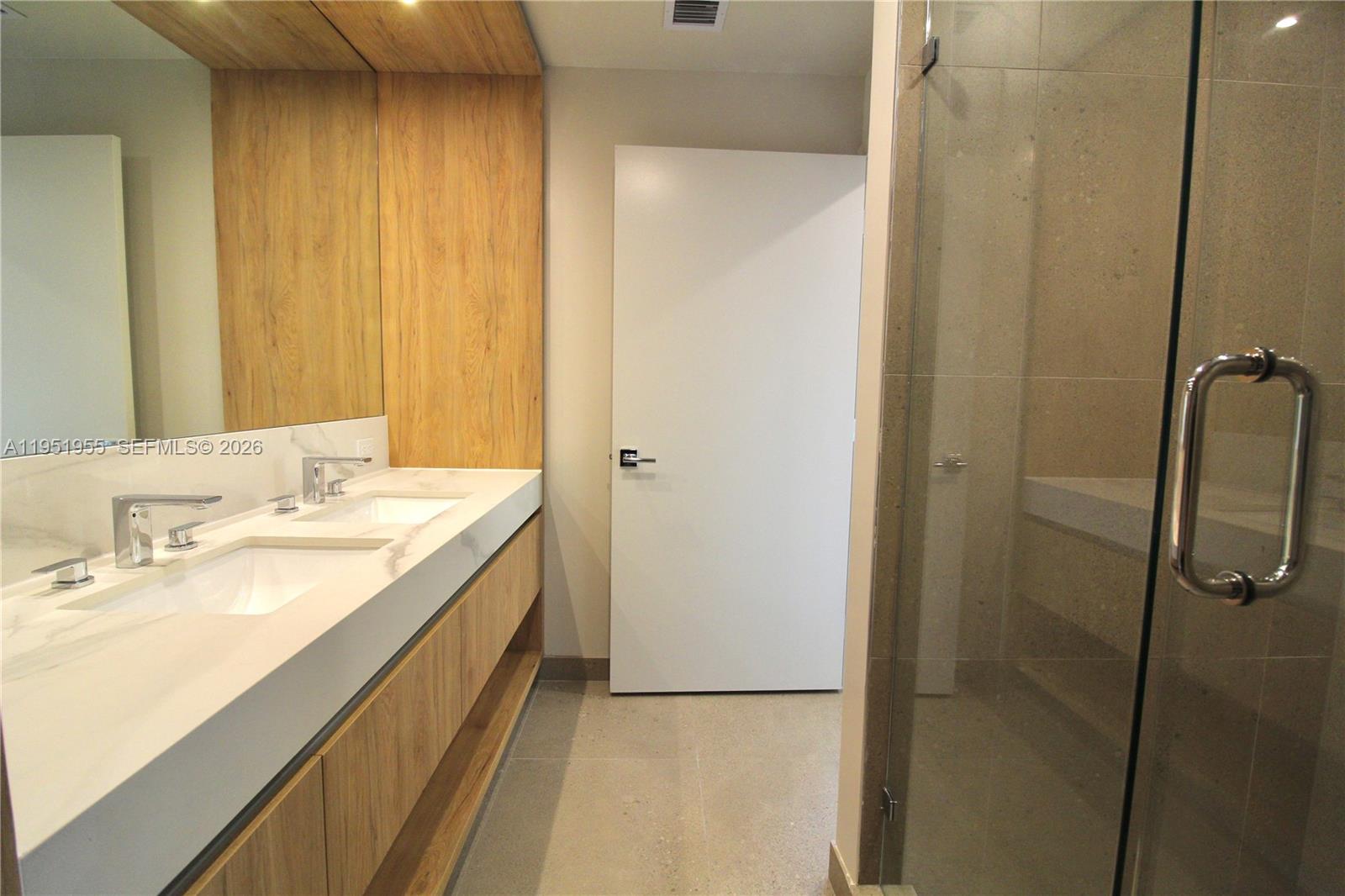 698 NE 1st Ave #2114 Miami, FL 33132