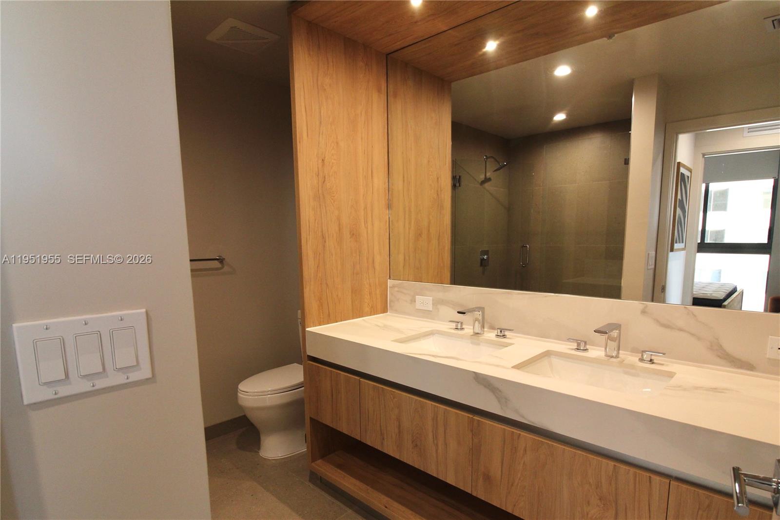 698 NE 1st Ave #2114 Miami, FL 33132