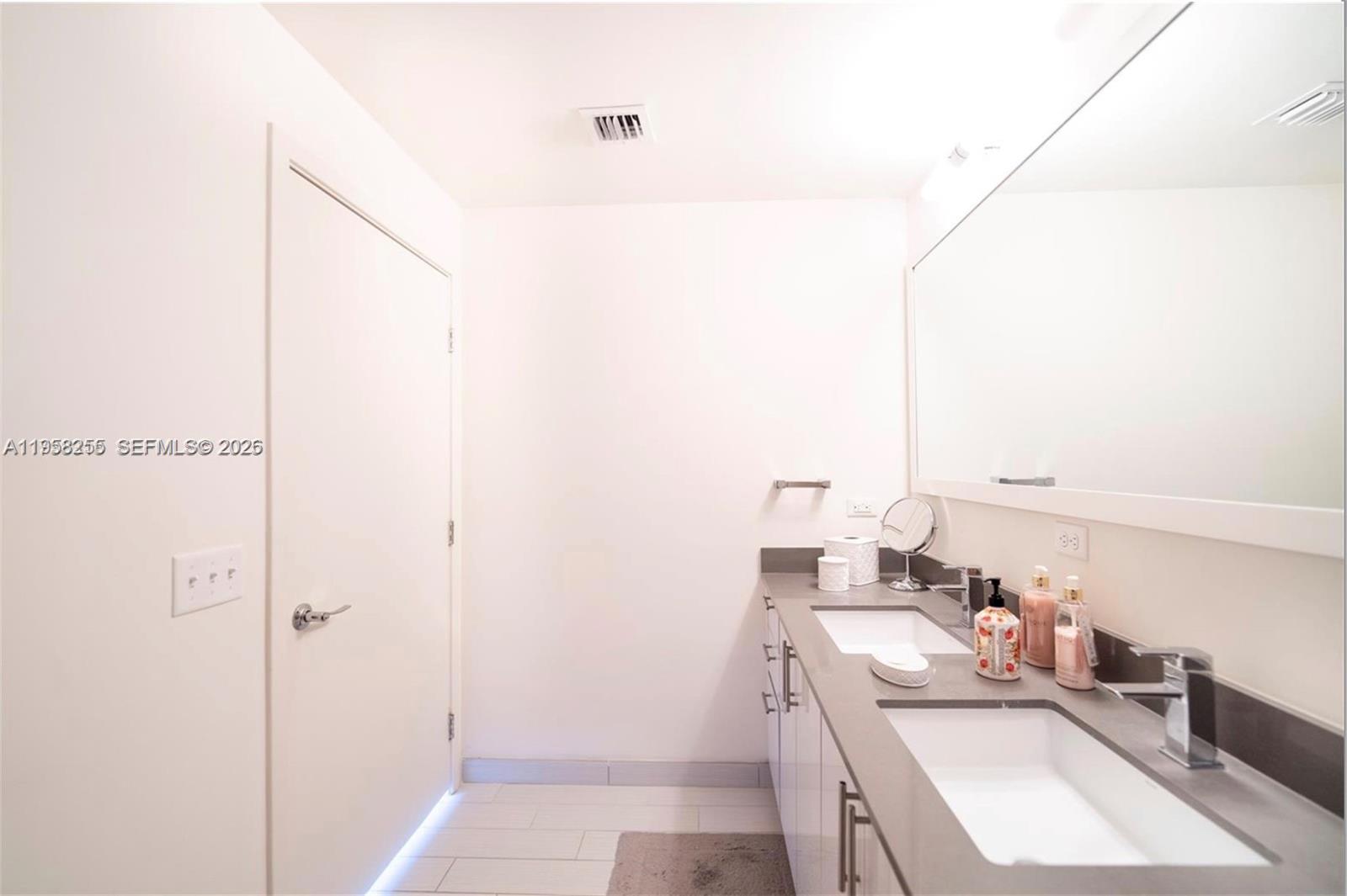 image Nine at Mary Brickell Village23