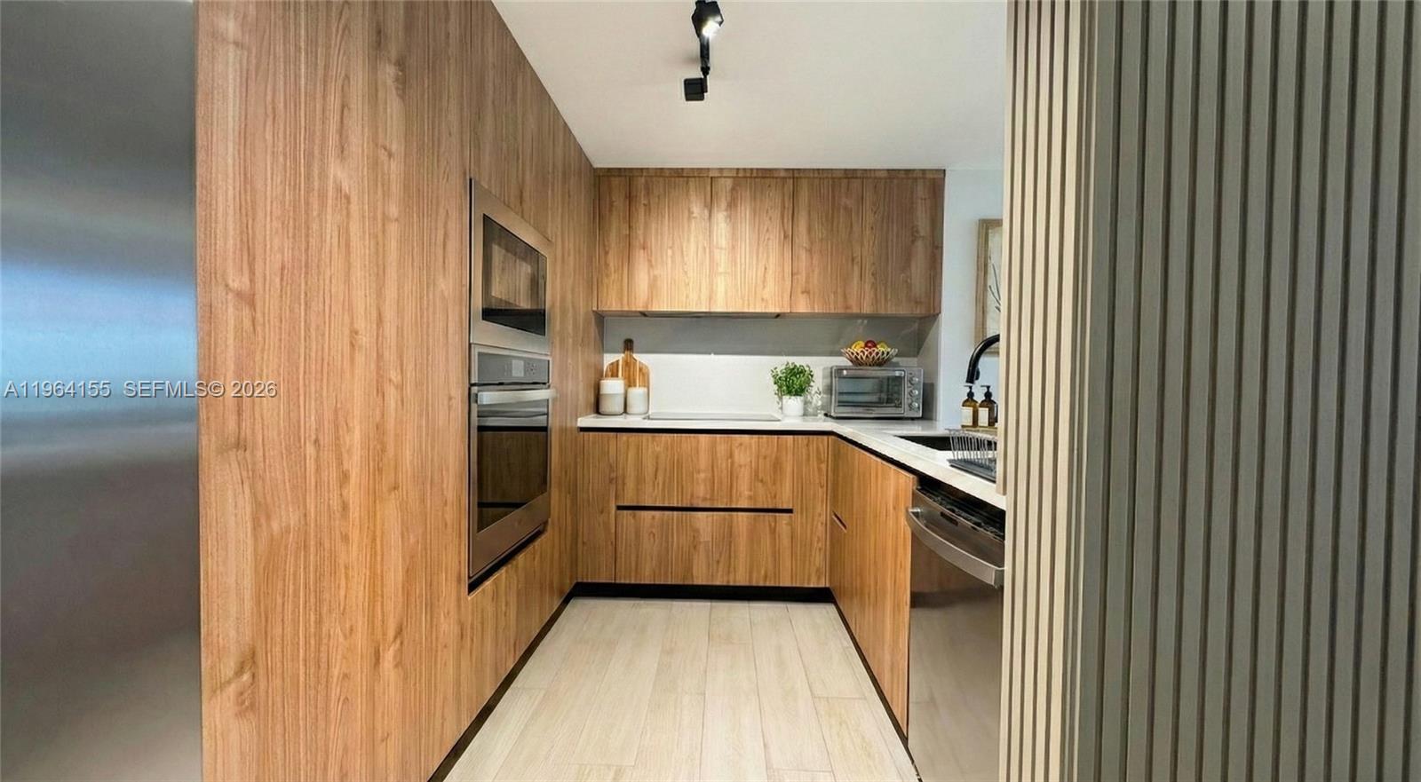 170 Ocean Ln Dr #403 Key Biscayne, FL 33149