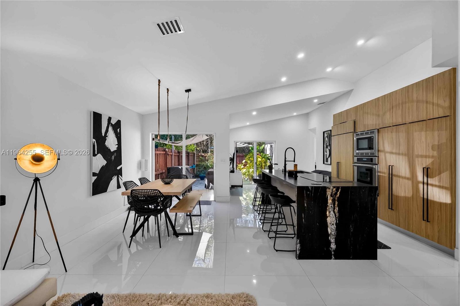 160 SW 206th Ave Pembroke Pines, FL 33029