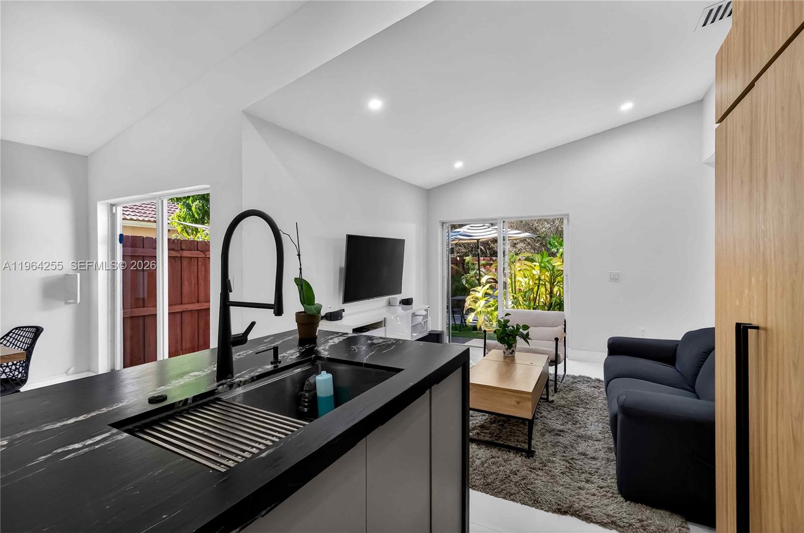 160 SW 206th Ave Pembroke Pines, FL 33029