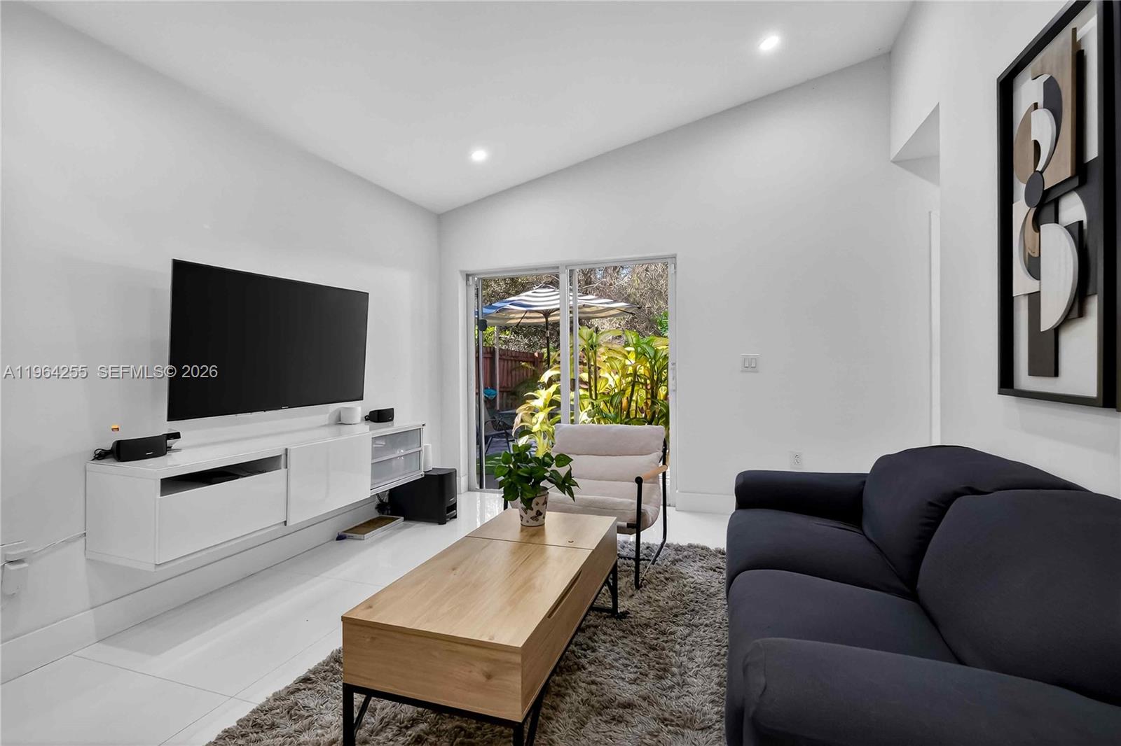 160 SW 206th Ave Pembroke Pines, FL 33029