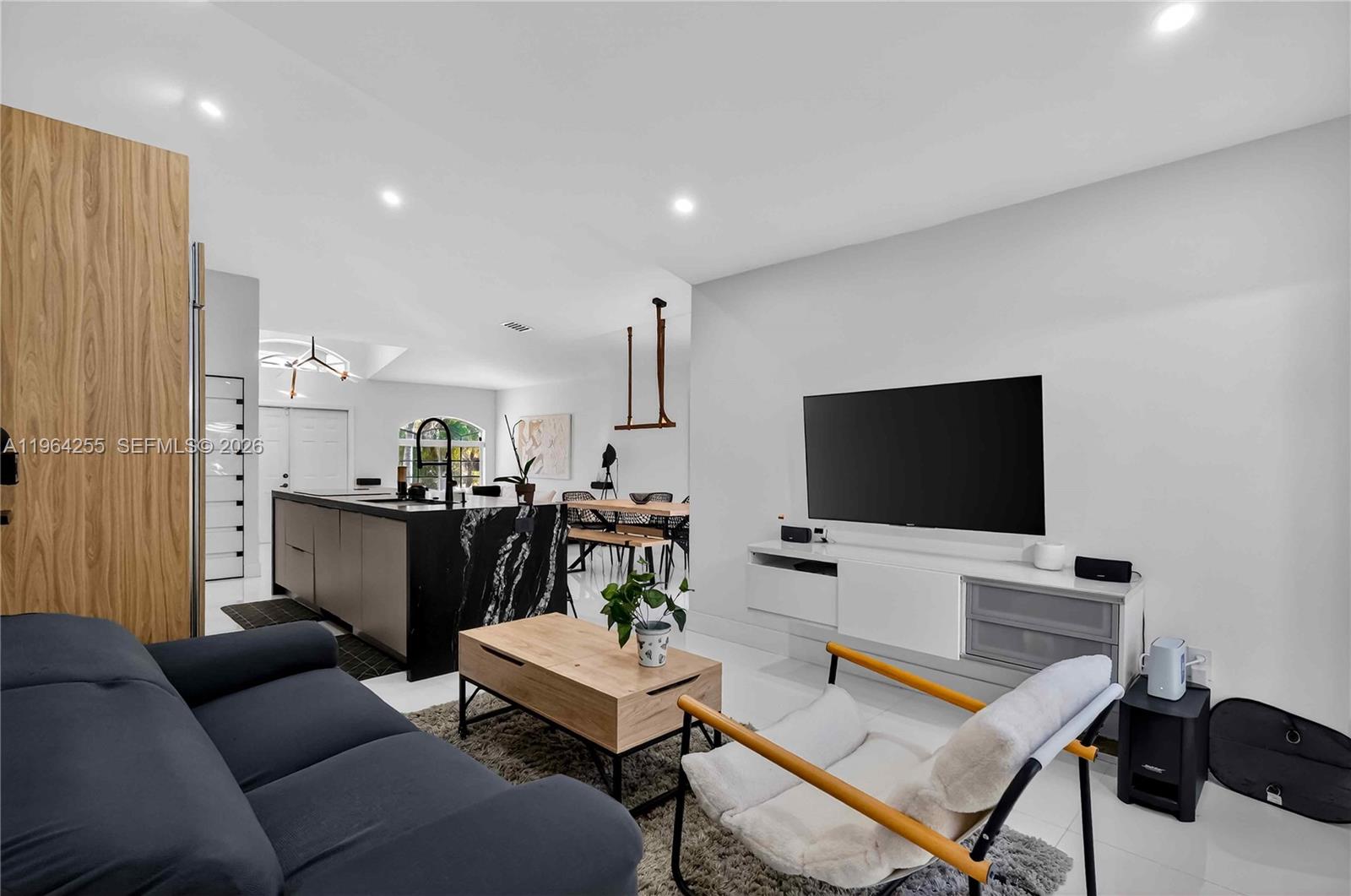 160 SW 206th Ave Pembroke Pines, FL 33029