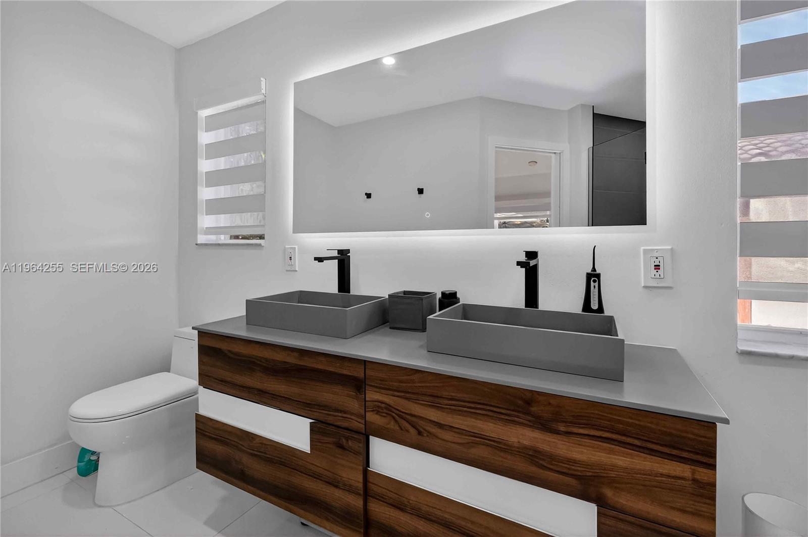 160 SW 206th Ave Pembroke Pines, FL 33029