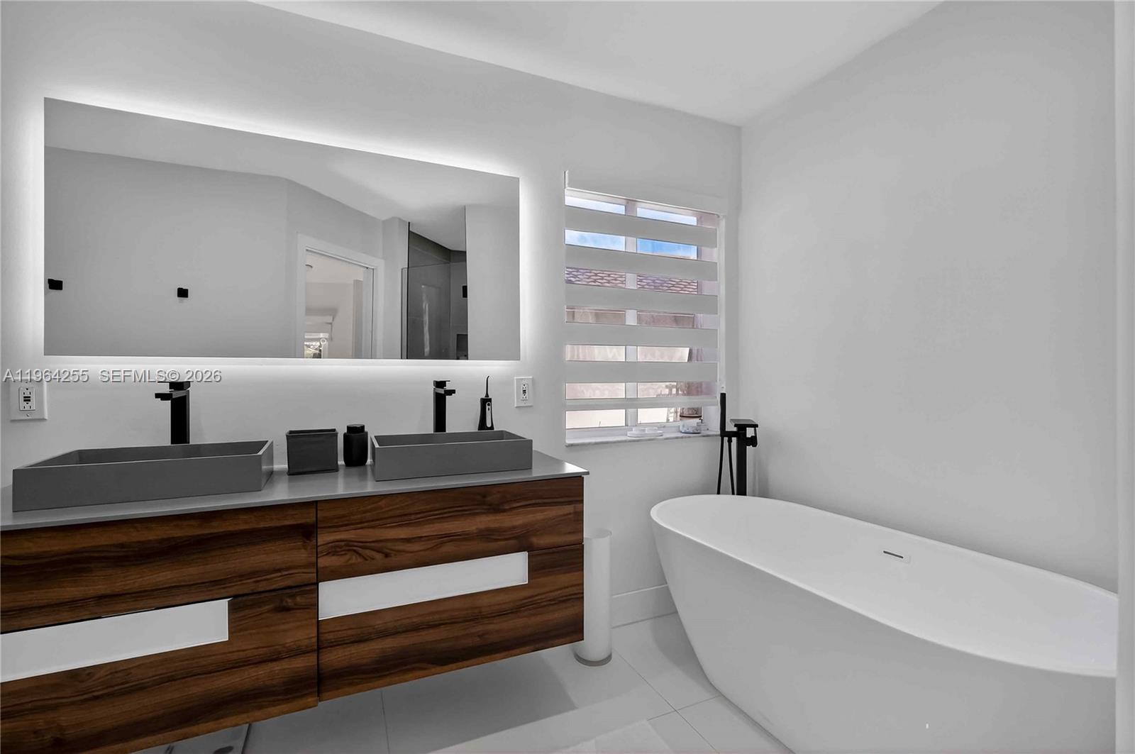 160 SW 206th Ave Pembroke Pines, FL 33029