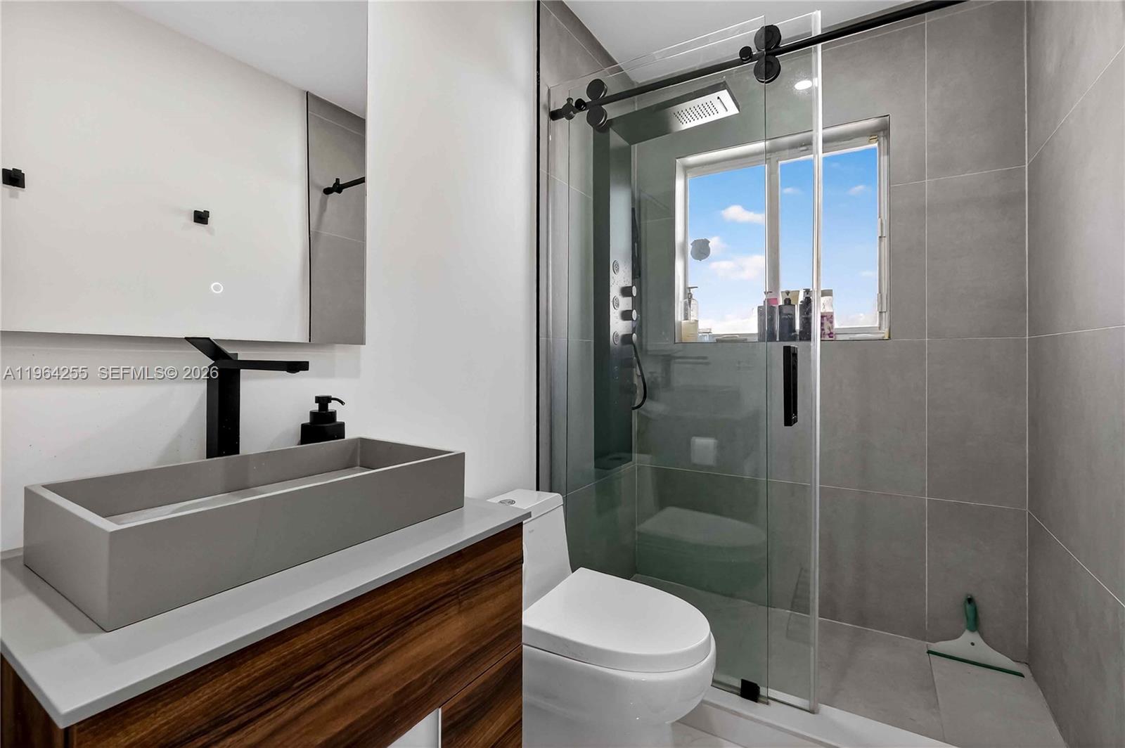 160 SW 206th Ave Pembroke Pines, FL 33029