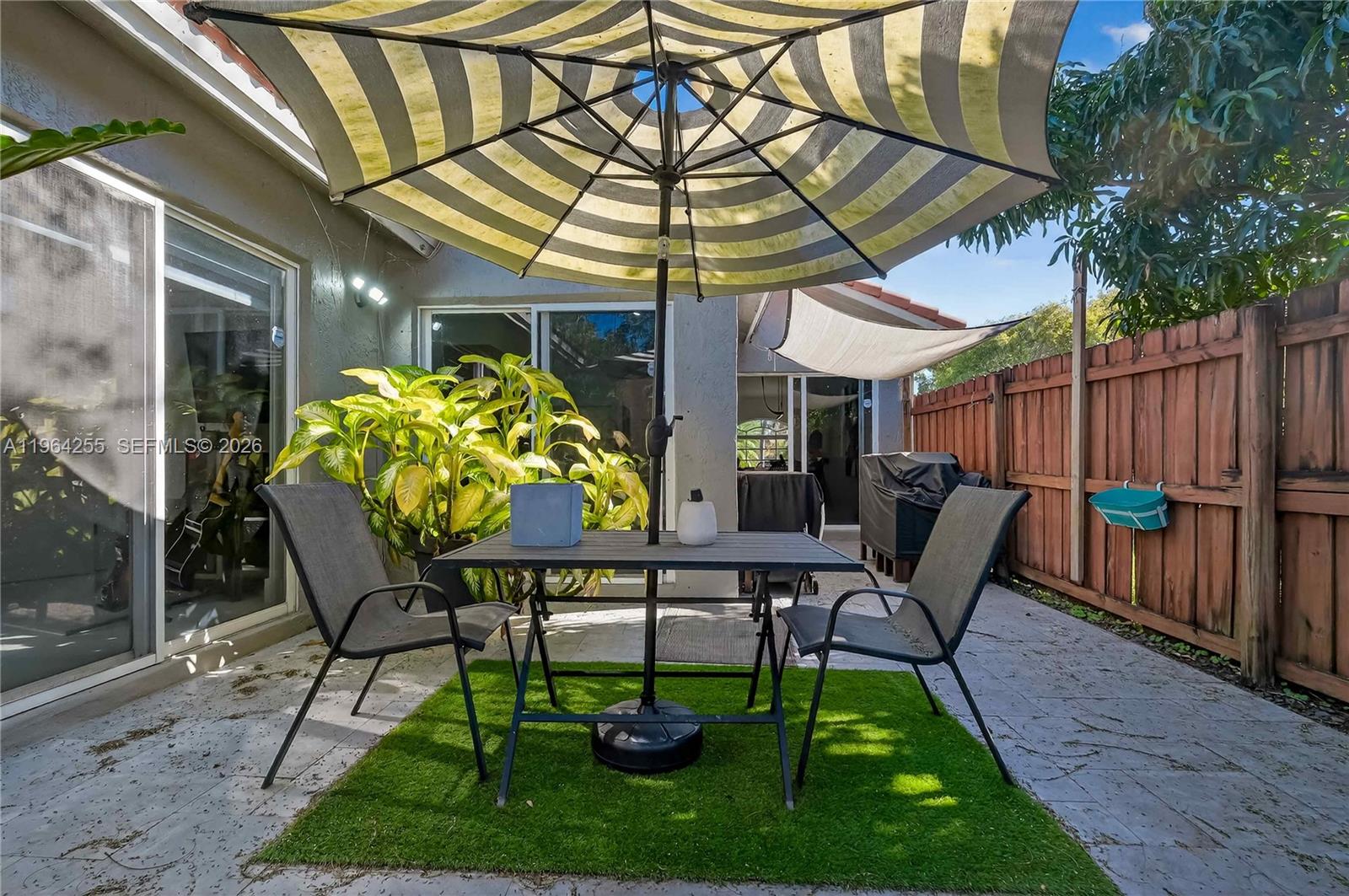 160 SW 206th Ave Pembroke Pines, FL 33029