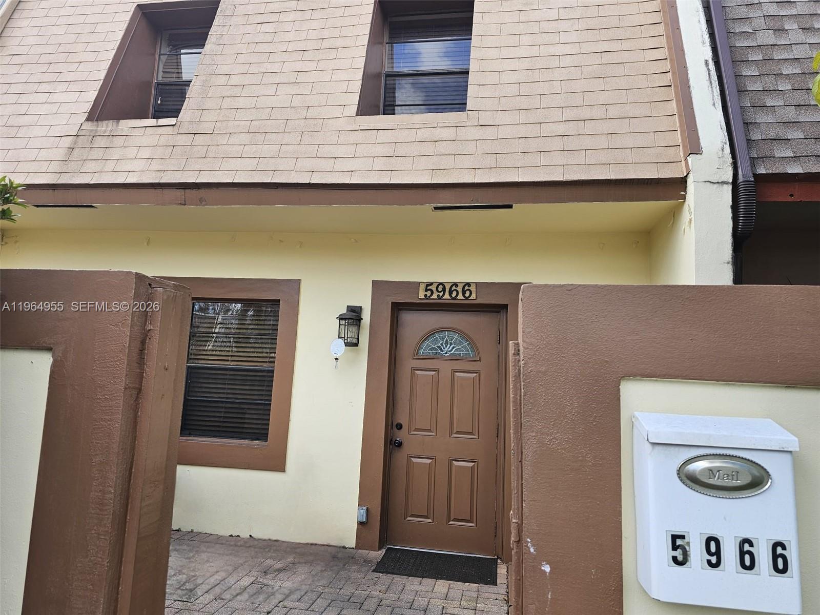 5966 NW 24th Ct Sunrise, FL 33313