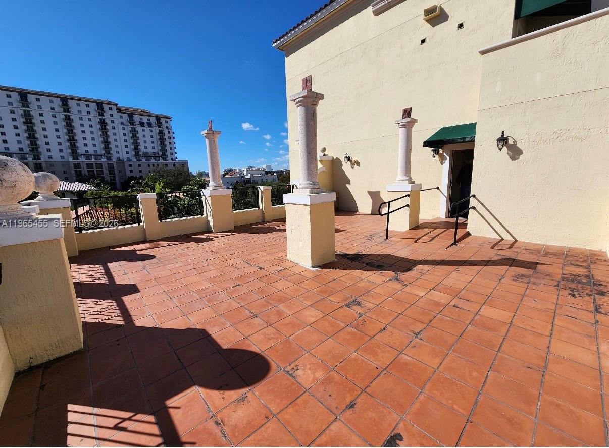322 Madeira Ave #503 Coral Gables, FL 33134