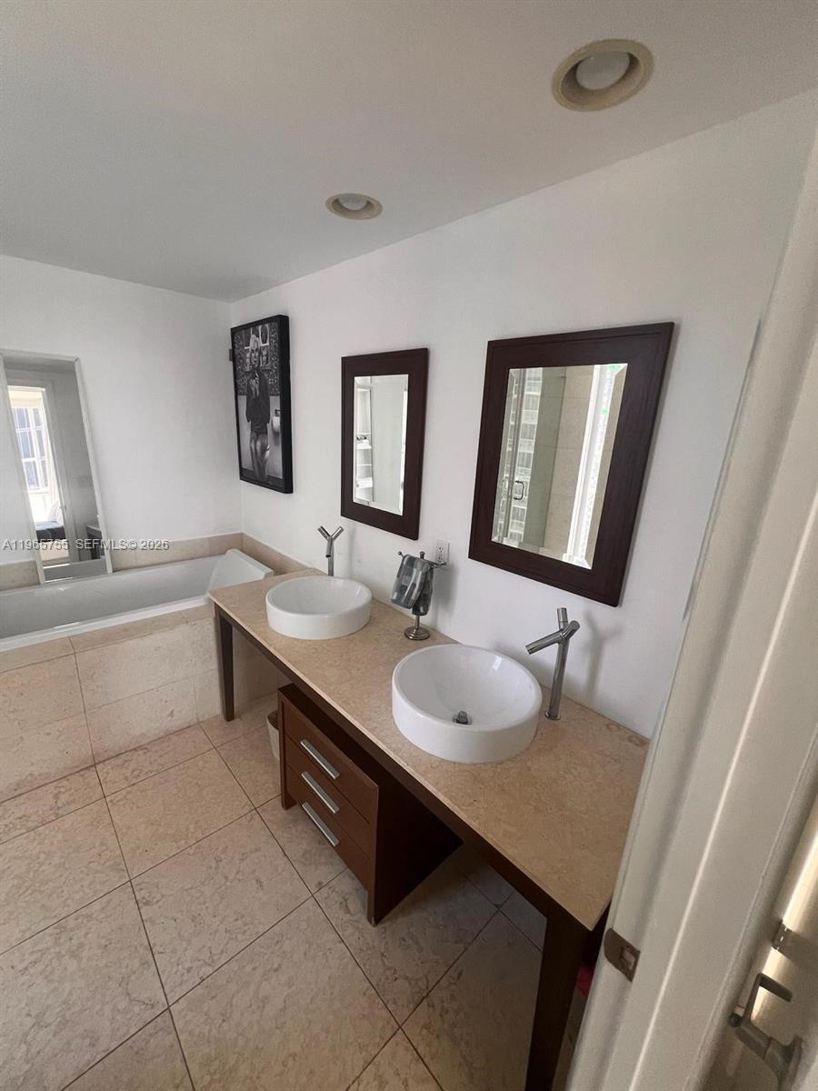 image Icon Brickell I22